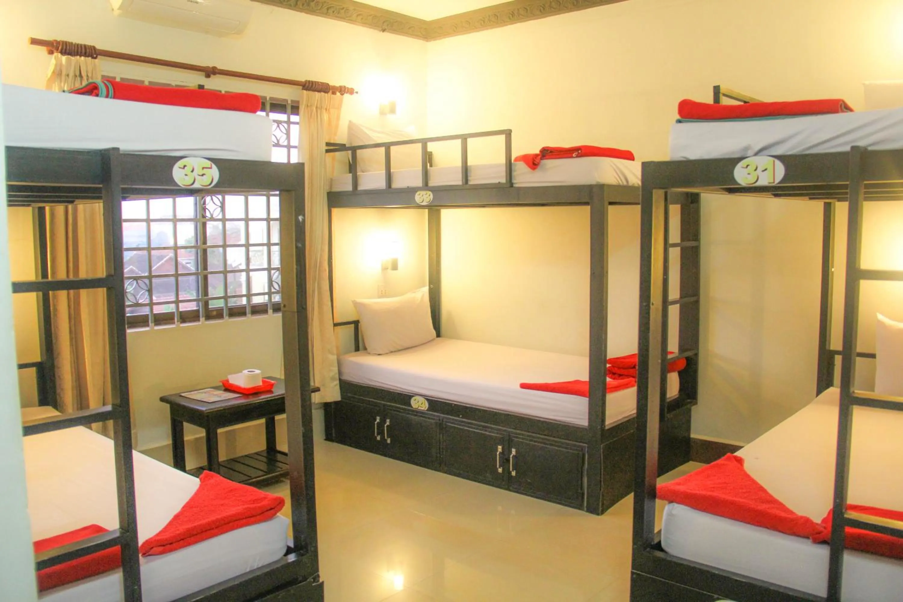 Bedroom, Bed in Tropical Breeze