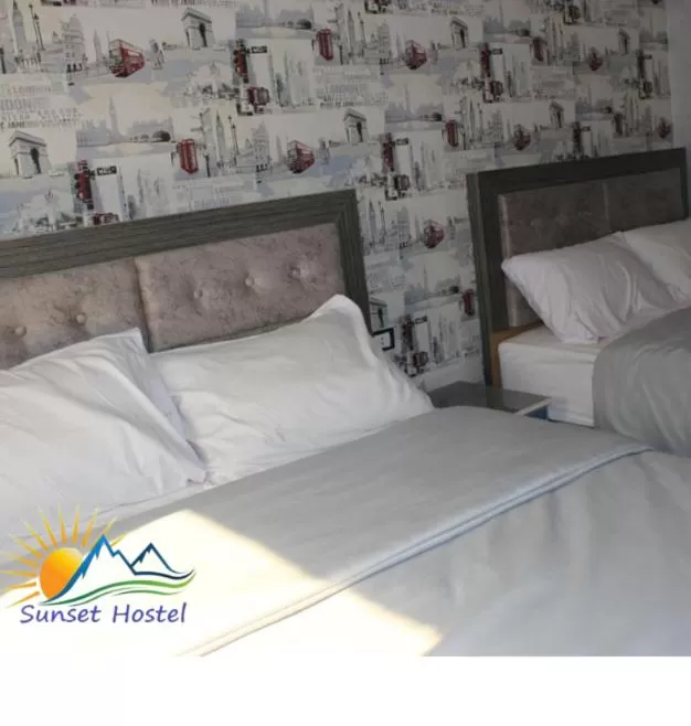 Bed in Hostel Sunset Down town