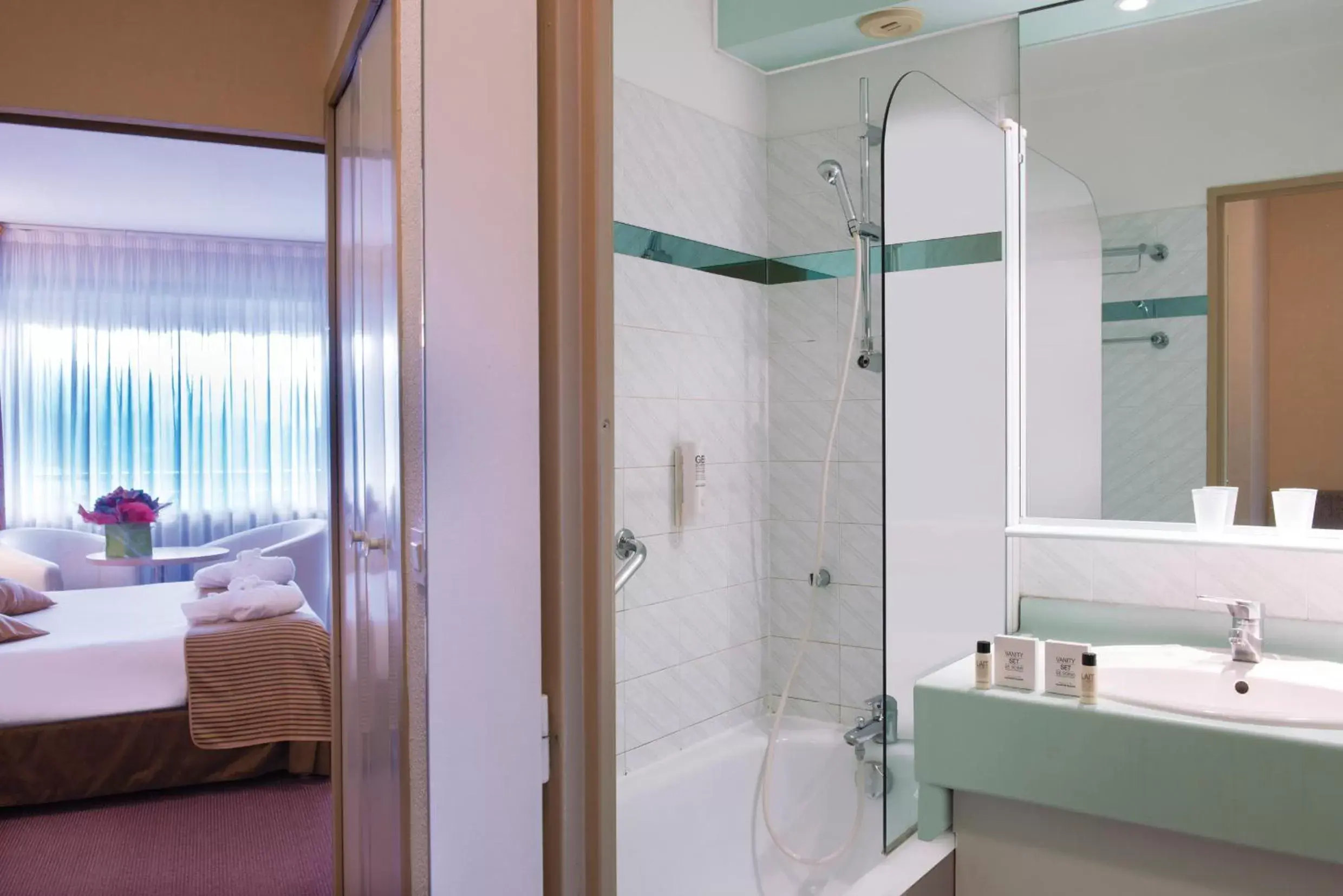 Standard Single Room with Spa Access in Hotel *** & Spa Vacances Bleues Villa Marlioz Standard Single Room with Spa Access in Hotel *** & Spa Vacances Bleues Villa Marlioz