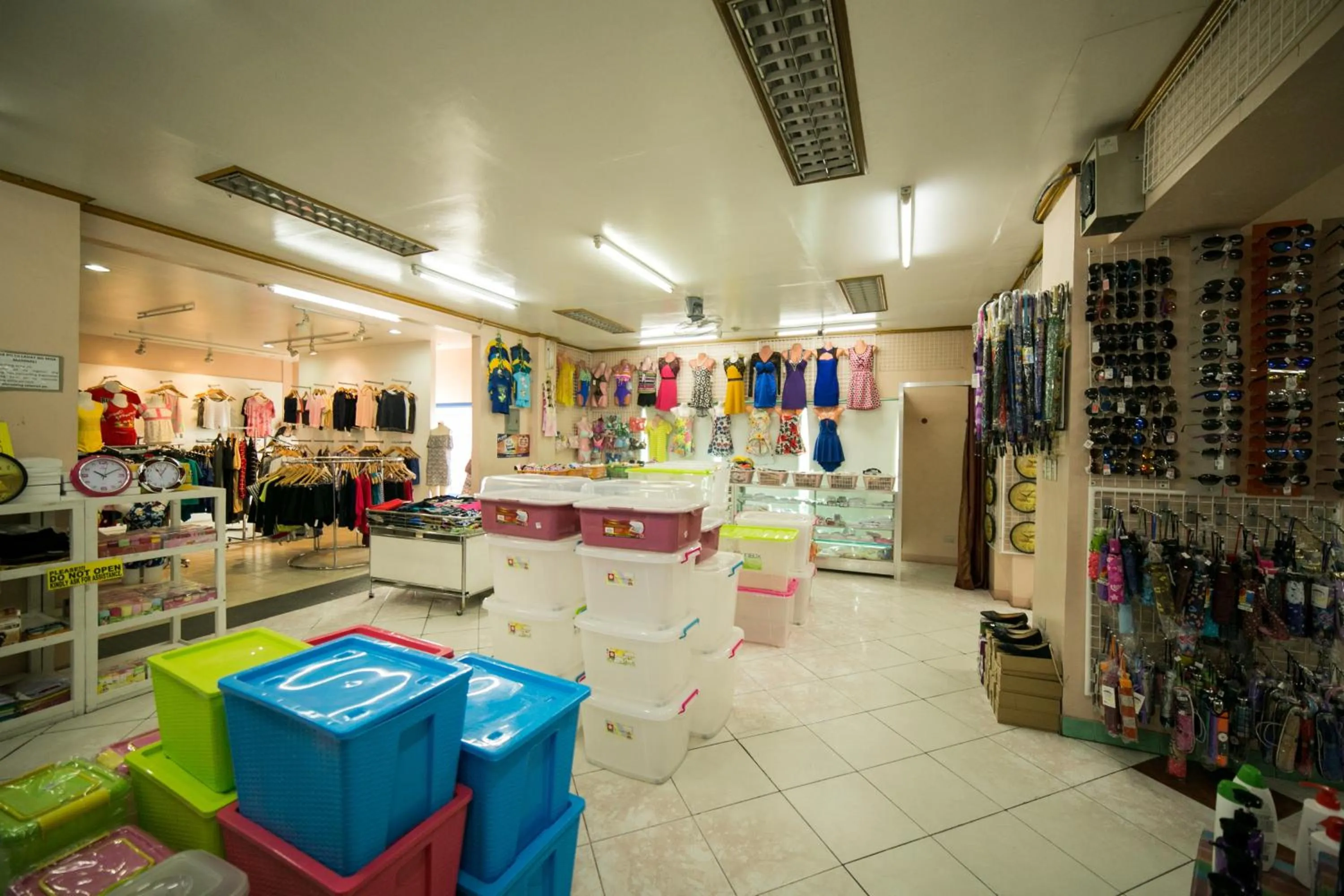 On-site shops in 950 Condotel
