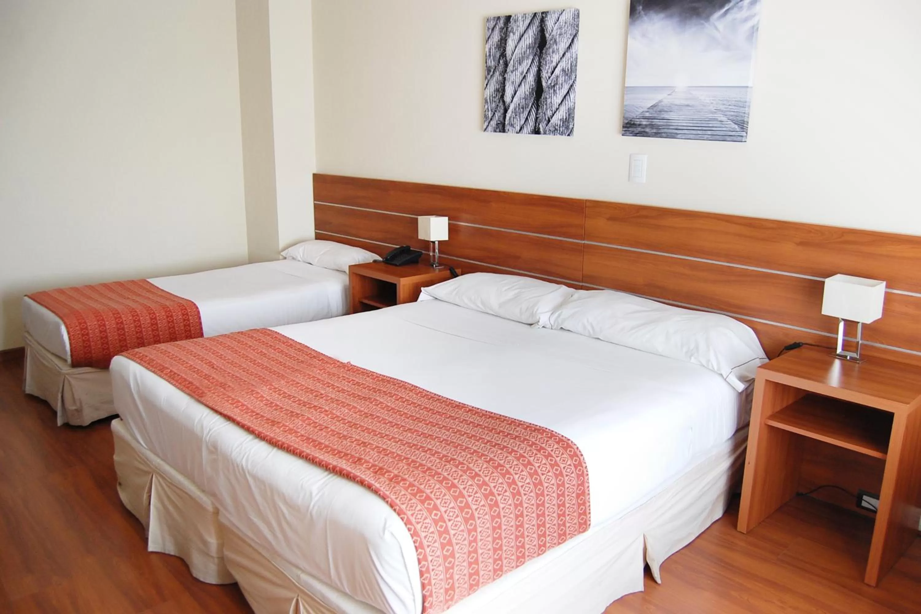 Photo of the whole room, Bed in Quorum Córdoba Hotel, Resort Urbano