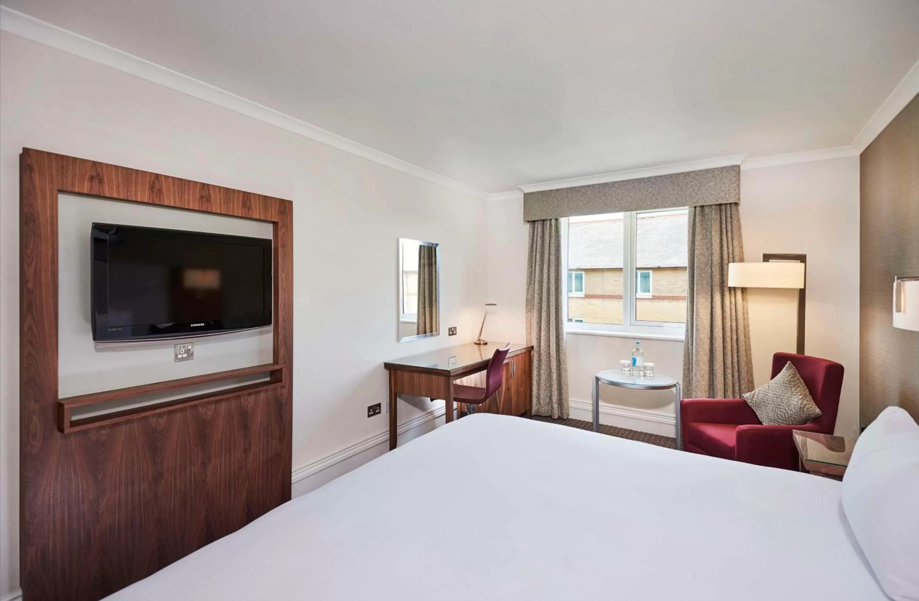 Bed in DoubleTree by Hilton Bristol North