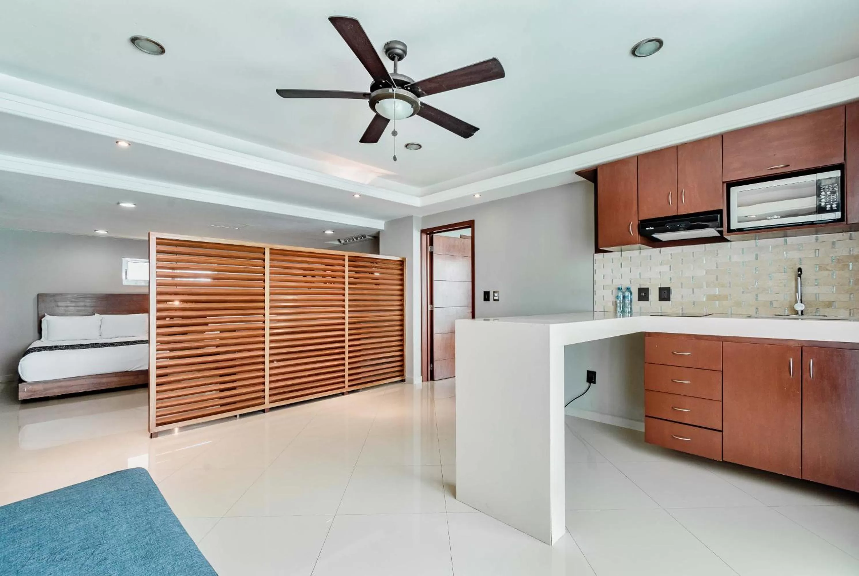 Kitchen or kitchenette, Bed in Ocean Dream Cancun by GuruHotel