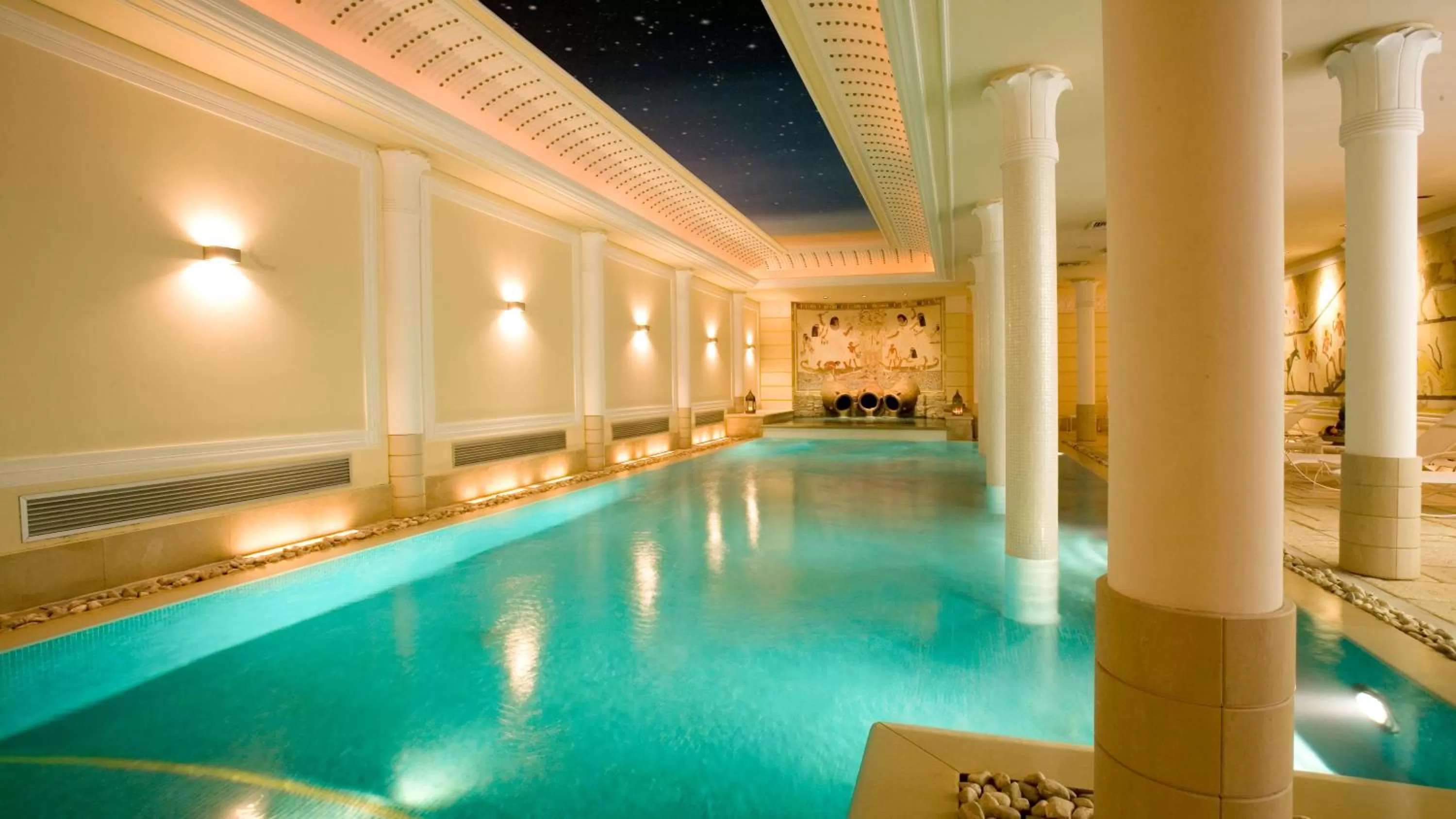 Swimming pool in Hotel Victoria & Iside Spa