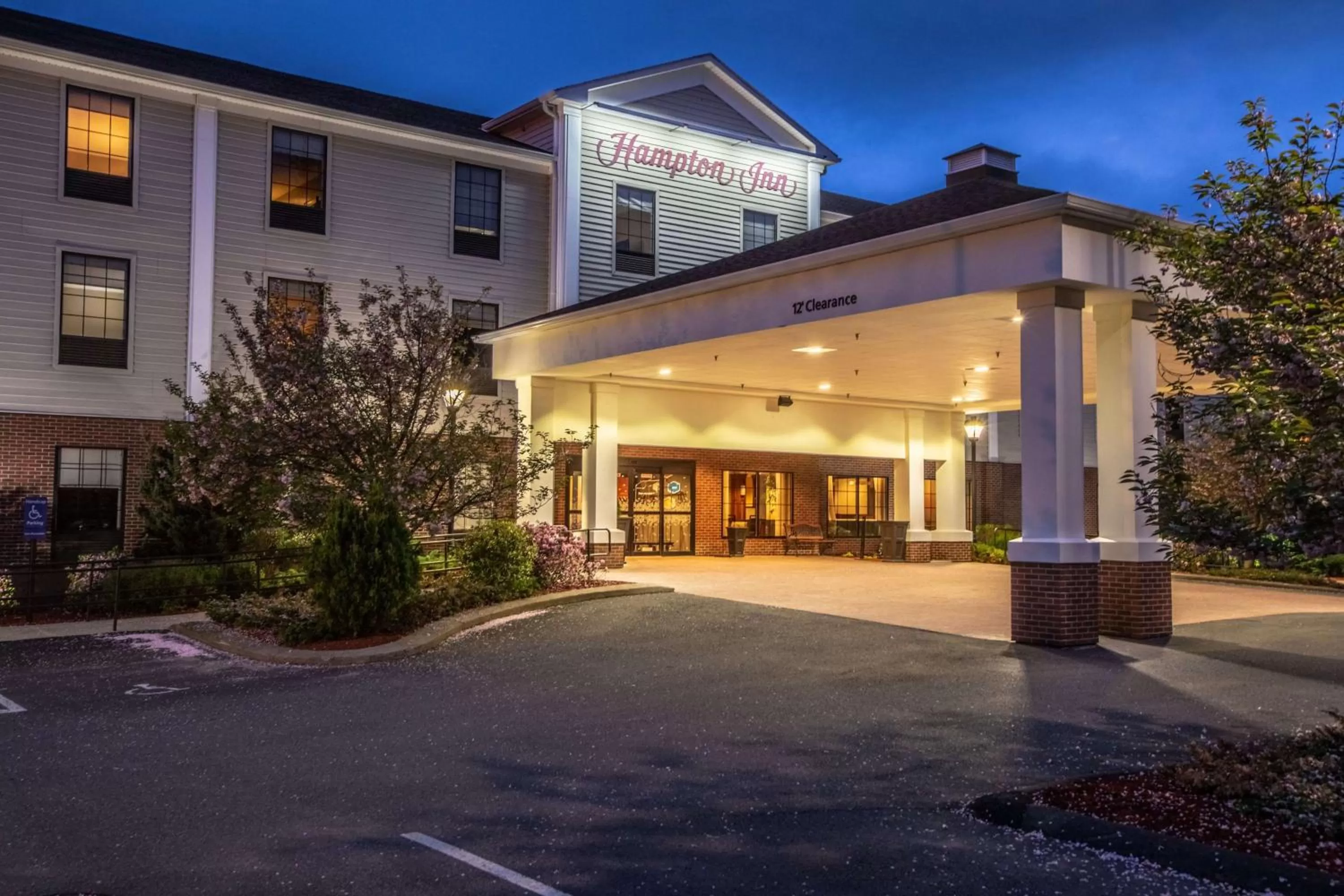 Property building in Hampton Inn Hadley-Amherst Area