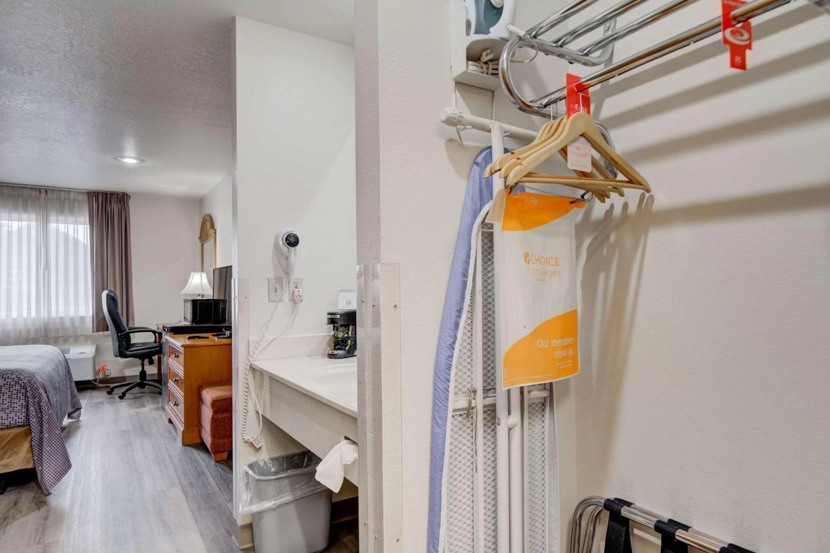 Bedroom, Bed in Econo Lodge Livingston Gateway to Yellowstone