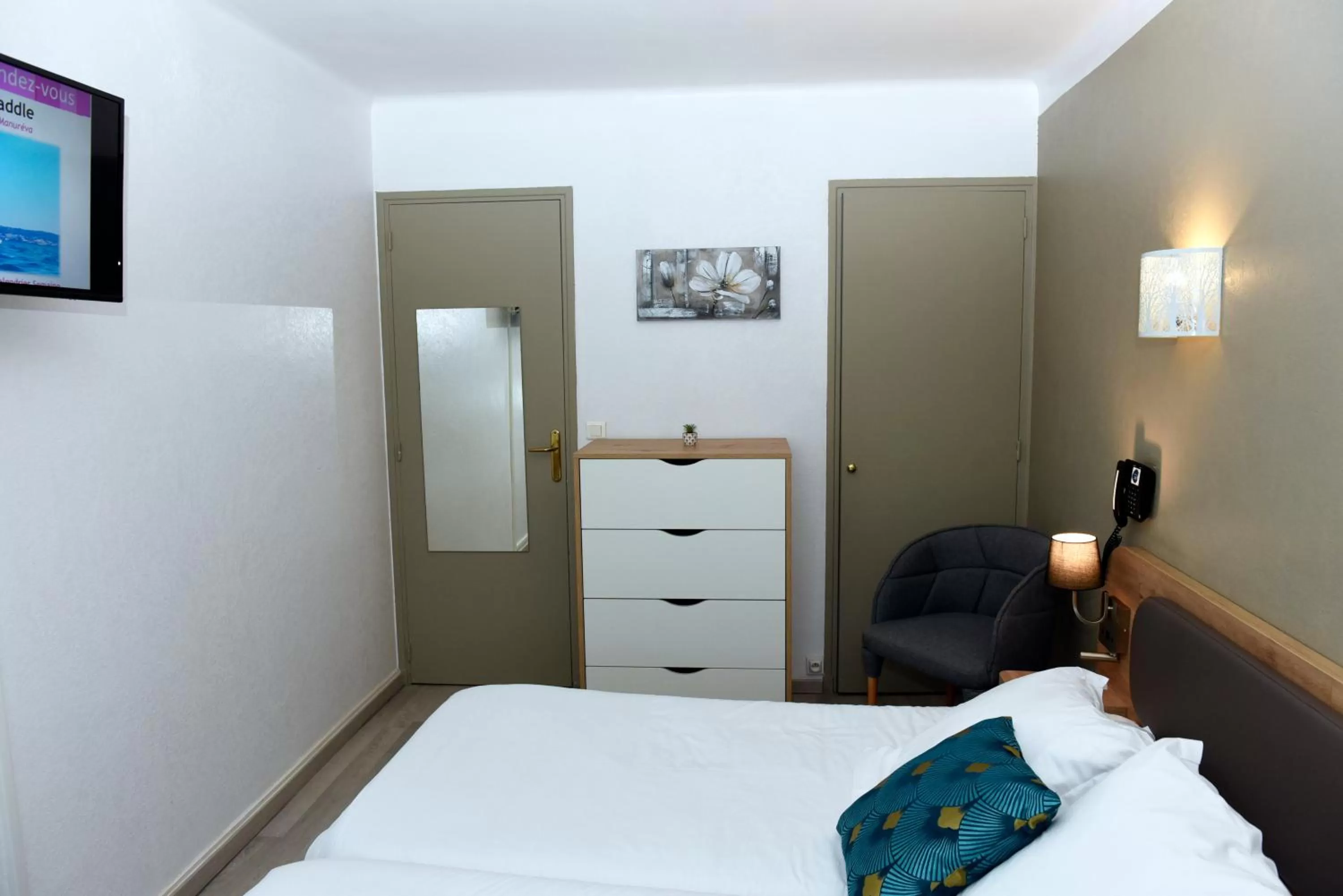 Bedroom in Azur Hôtel