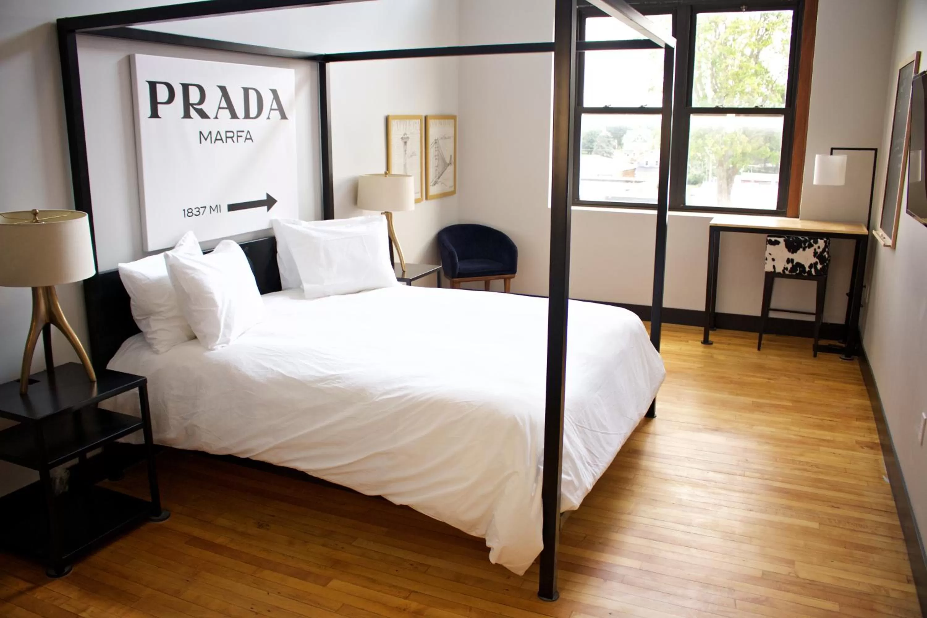 Bed in Hotel Grinnell, Ascend Hotel Collection