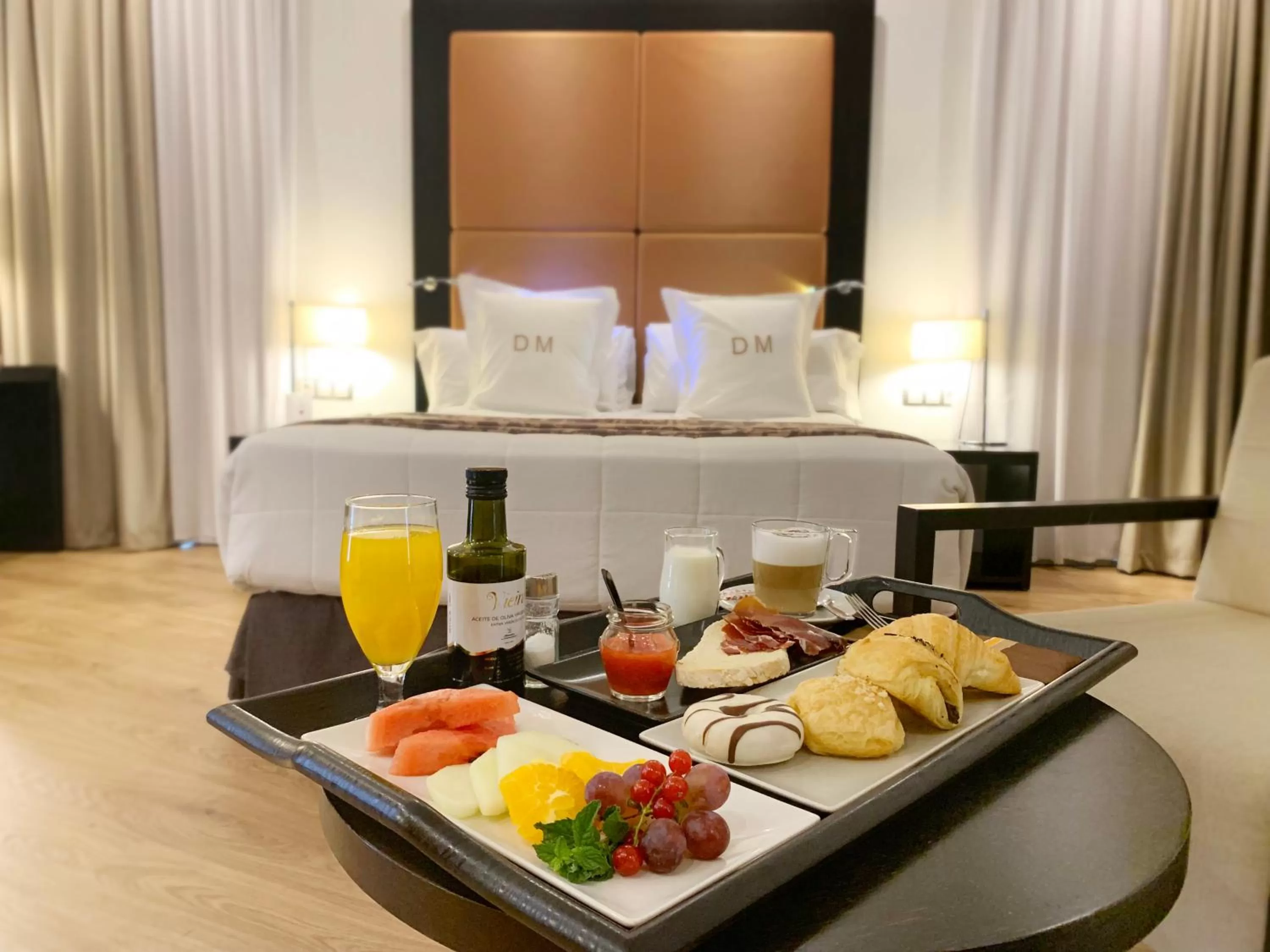 Food and drinks, Bed in Gran Hotel Don Manuel