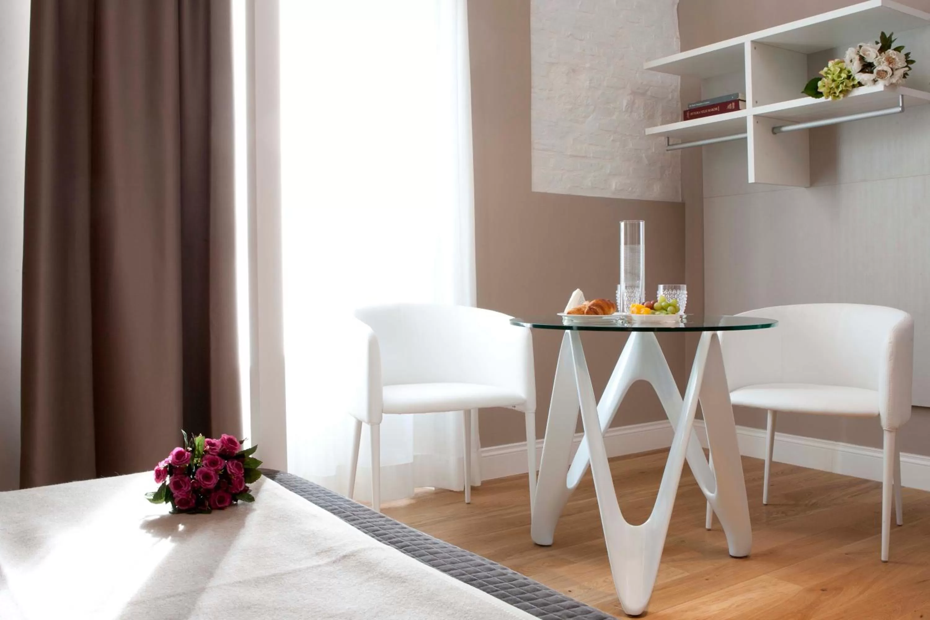 Seating area in Cardilli Luxury Rooms