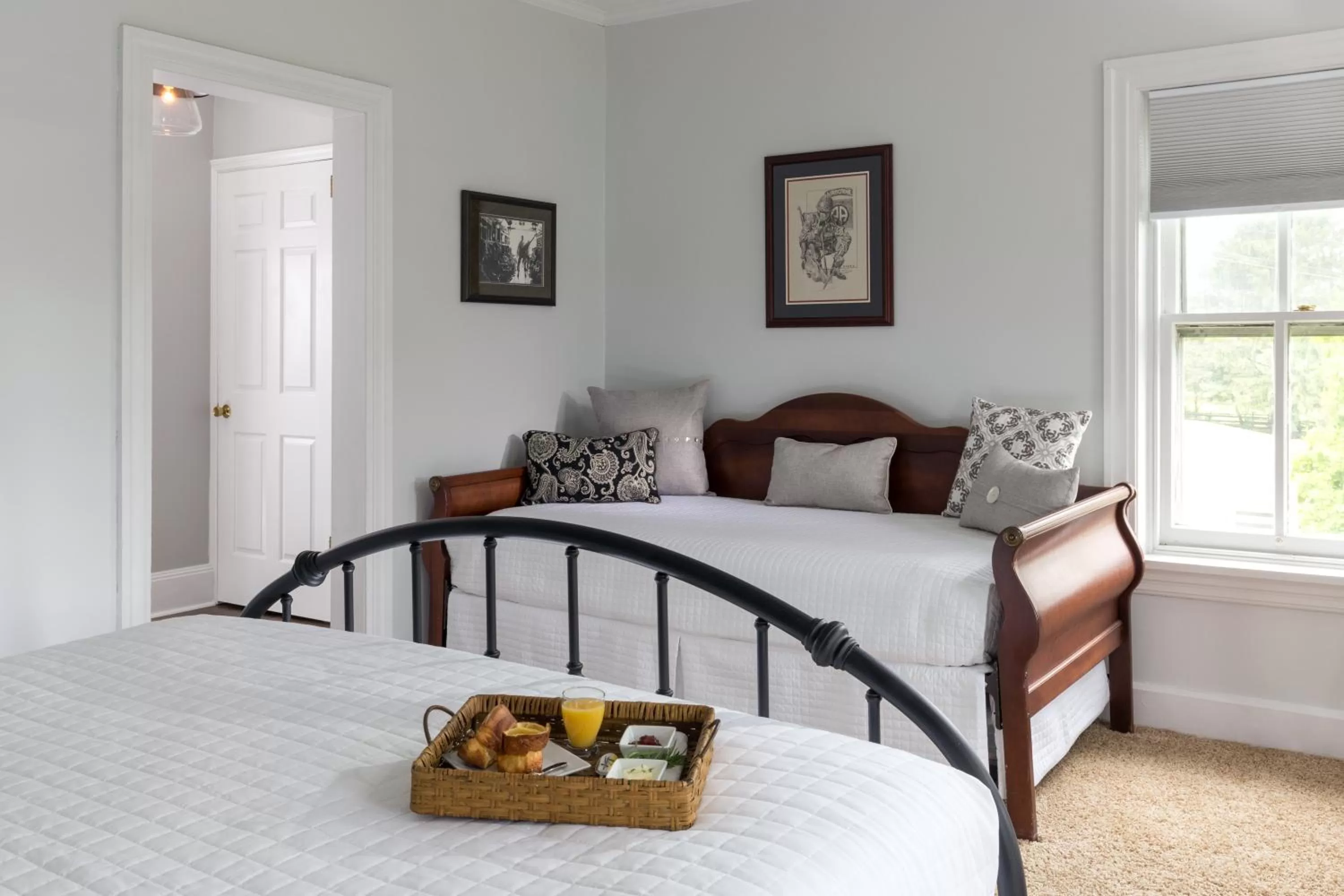 Photo of the whole room, Bed in Pheasant Field Bed and Breakfast
