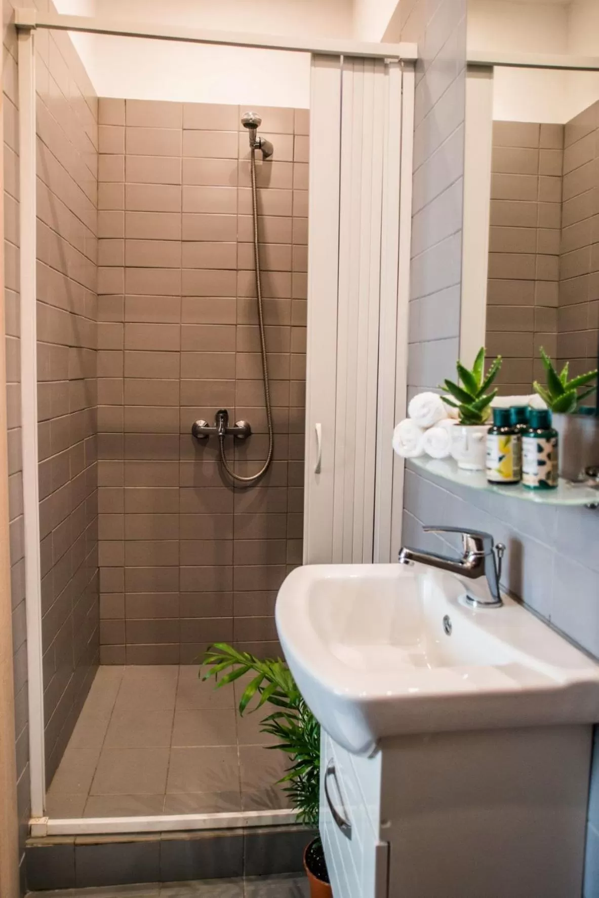 Shower, Bathroom in Athens Gem