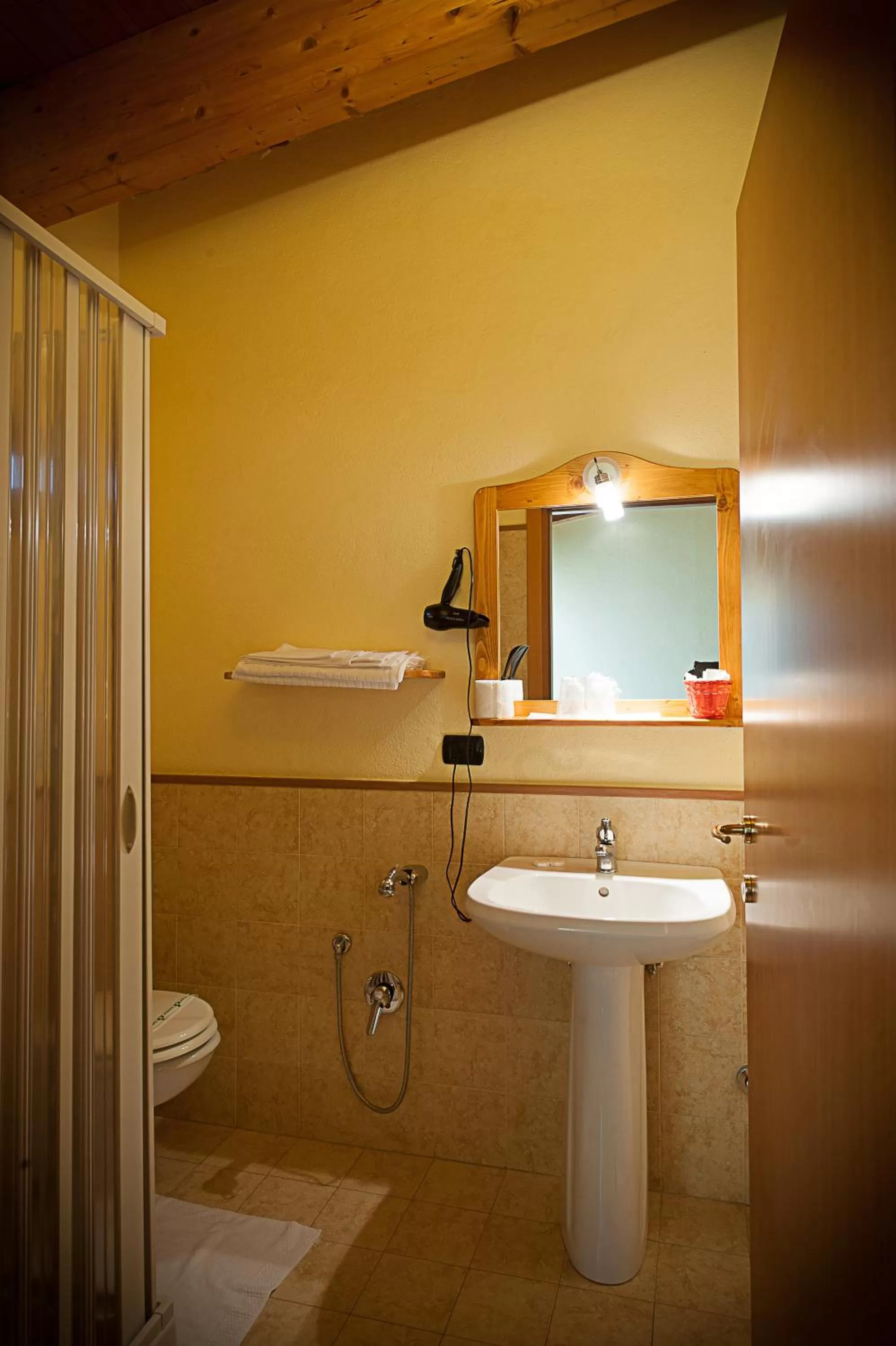 Bathroom in Albergo Tripoli B&B Affittacamere