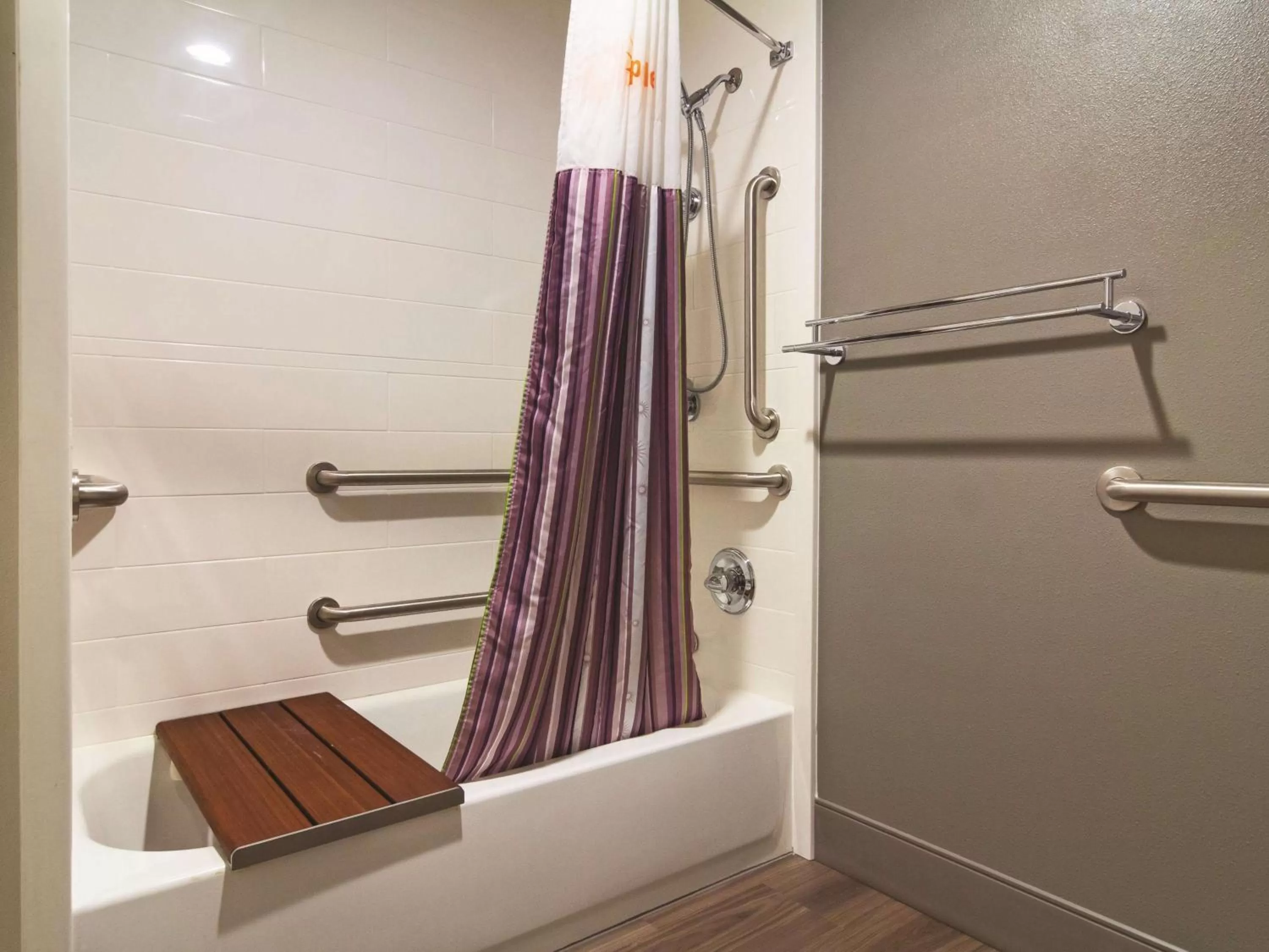 Bathroom in La Quinta by Wyndham Cleveland - Airport North