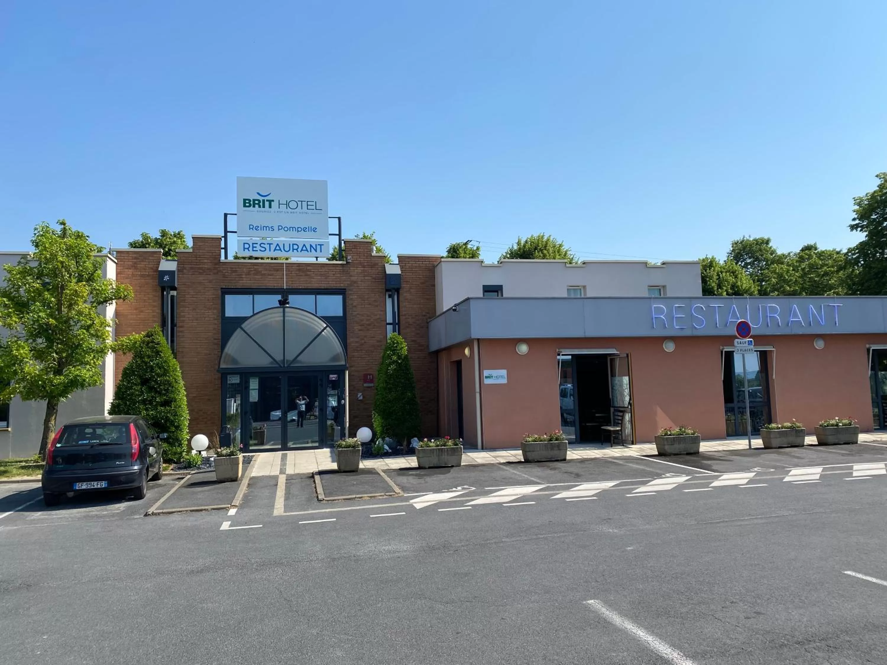 Property building in Brit Hotel Reims La Pompelle