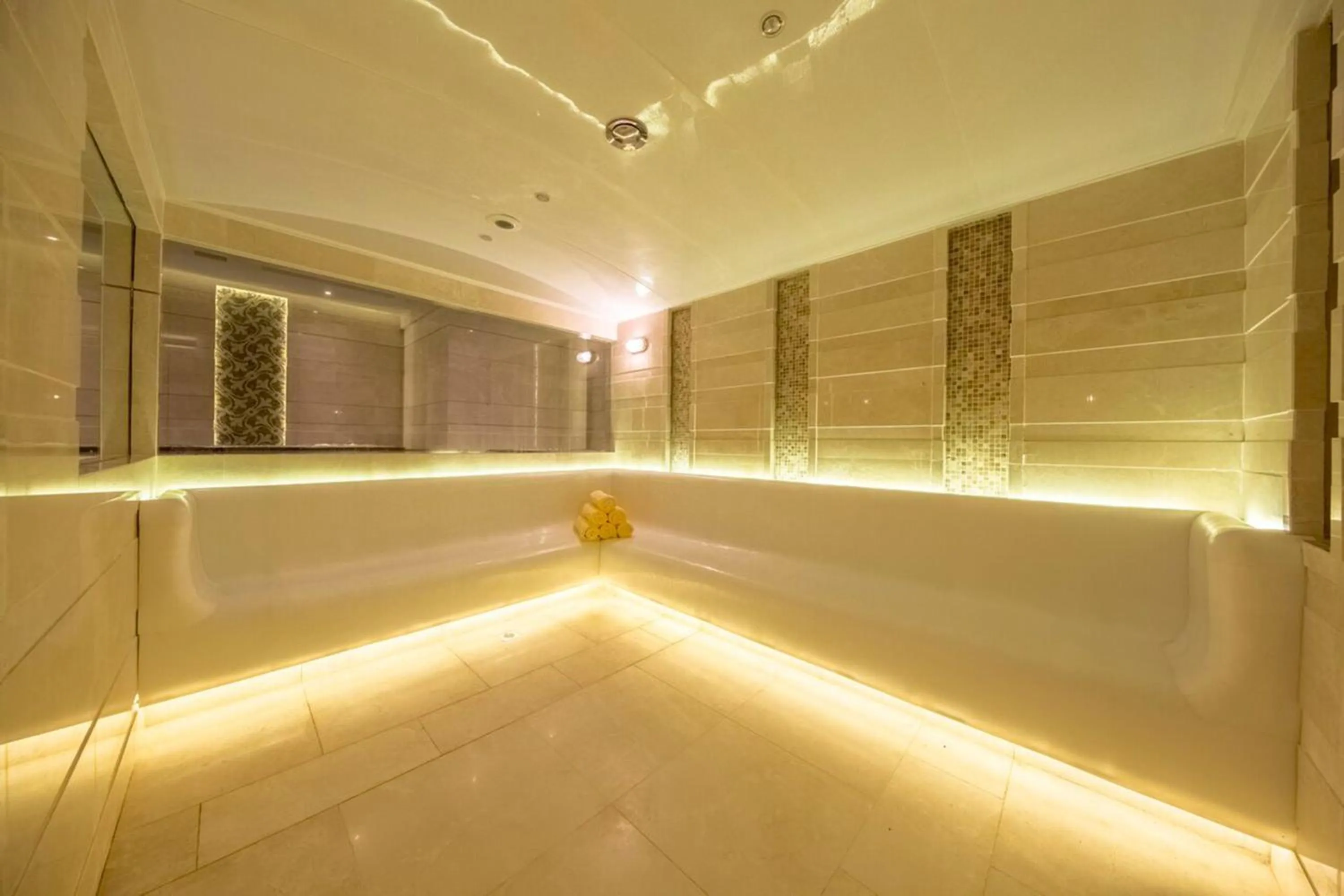 Steam room in Garden City Hotel