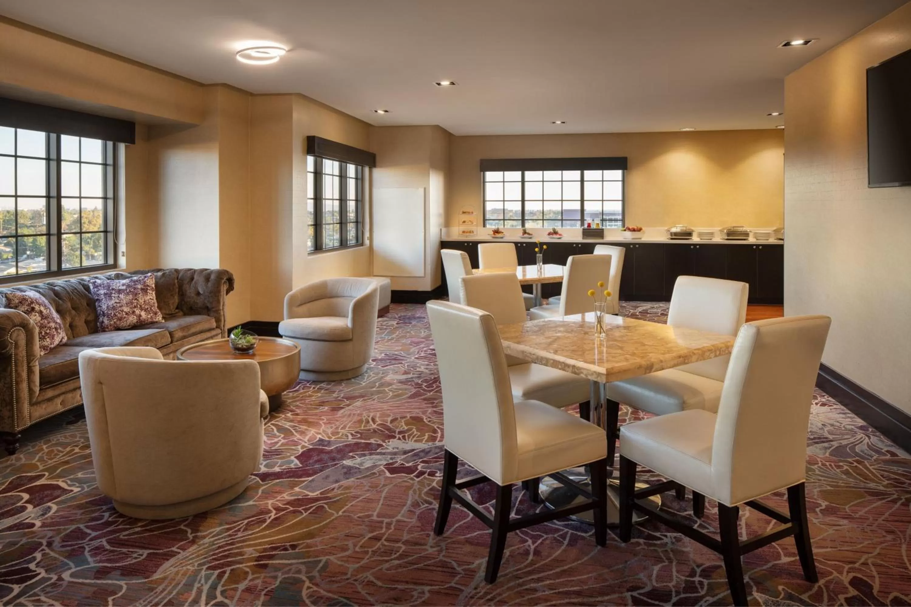 Lounge or bar in Sheraton Garden Grove-Anaheim South