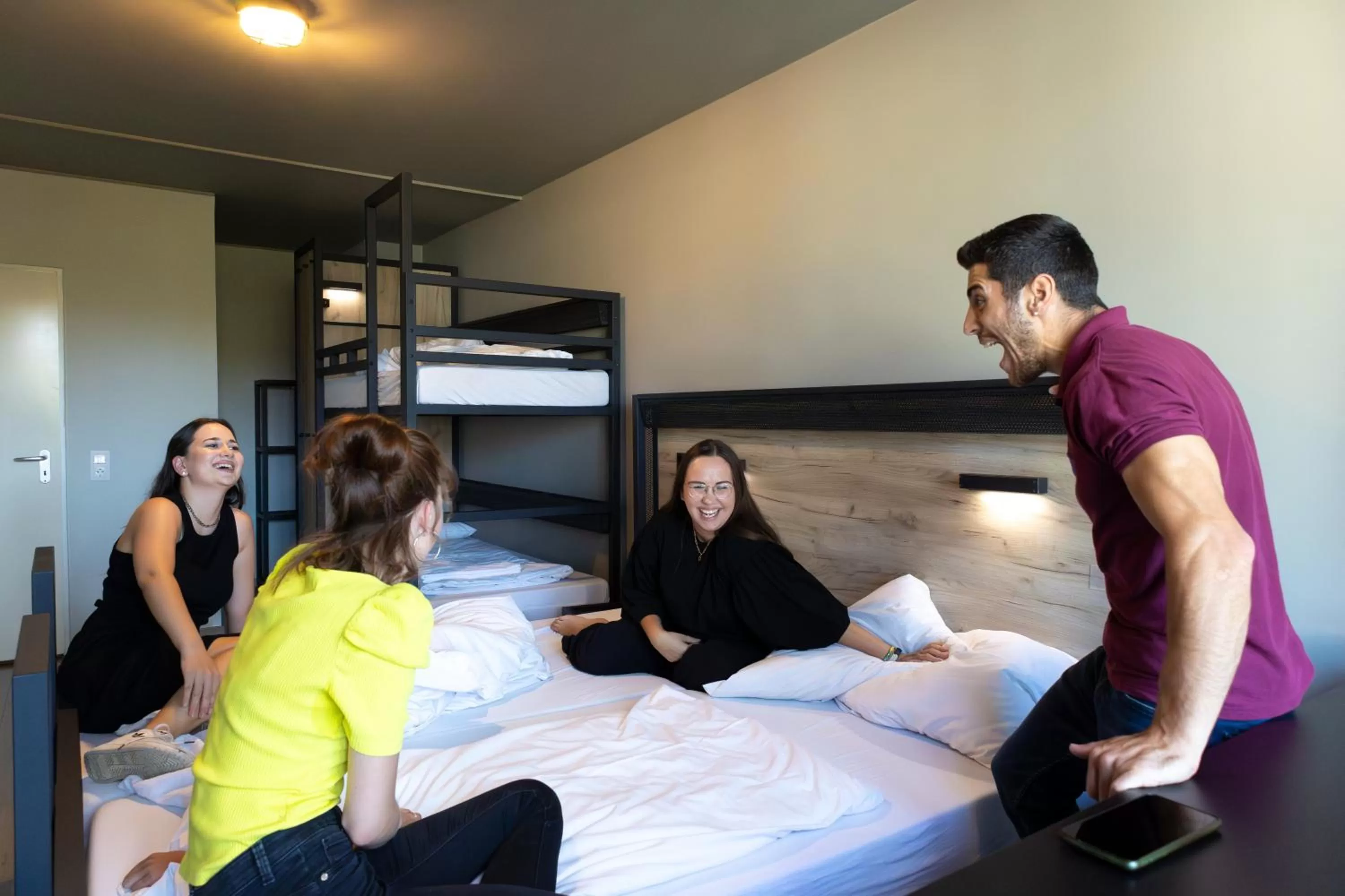 Bedroom, Bed in a&o München Hackerbrücke