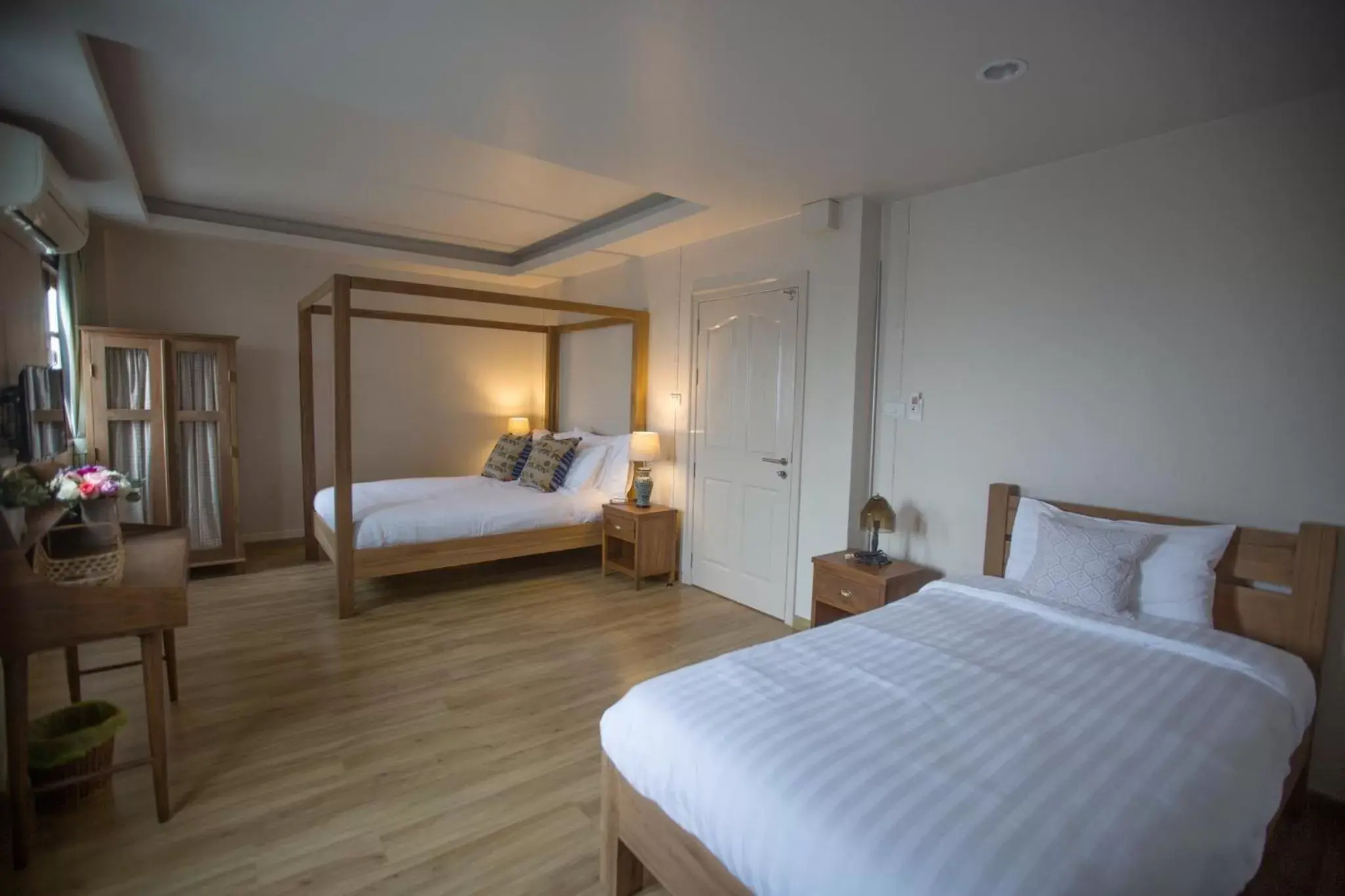 Triple Room with Private Bathroom in Vera Nidhra - Self check-in after 6pm Triple Room with Private Bathroom in Vera Nidhra - Self check-in after 6pm