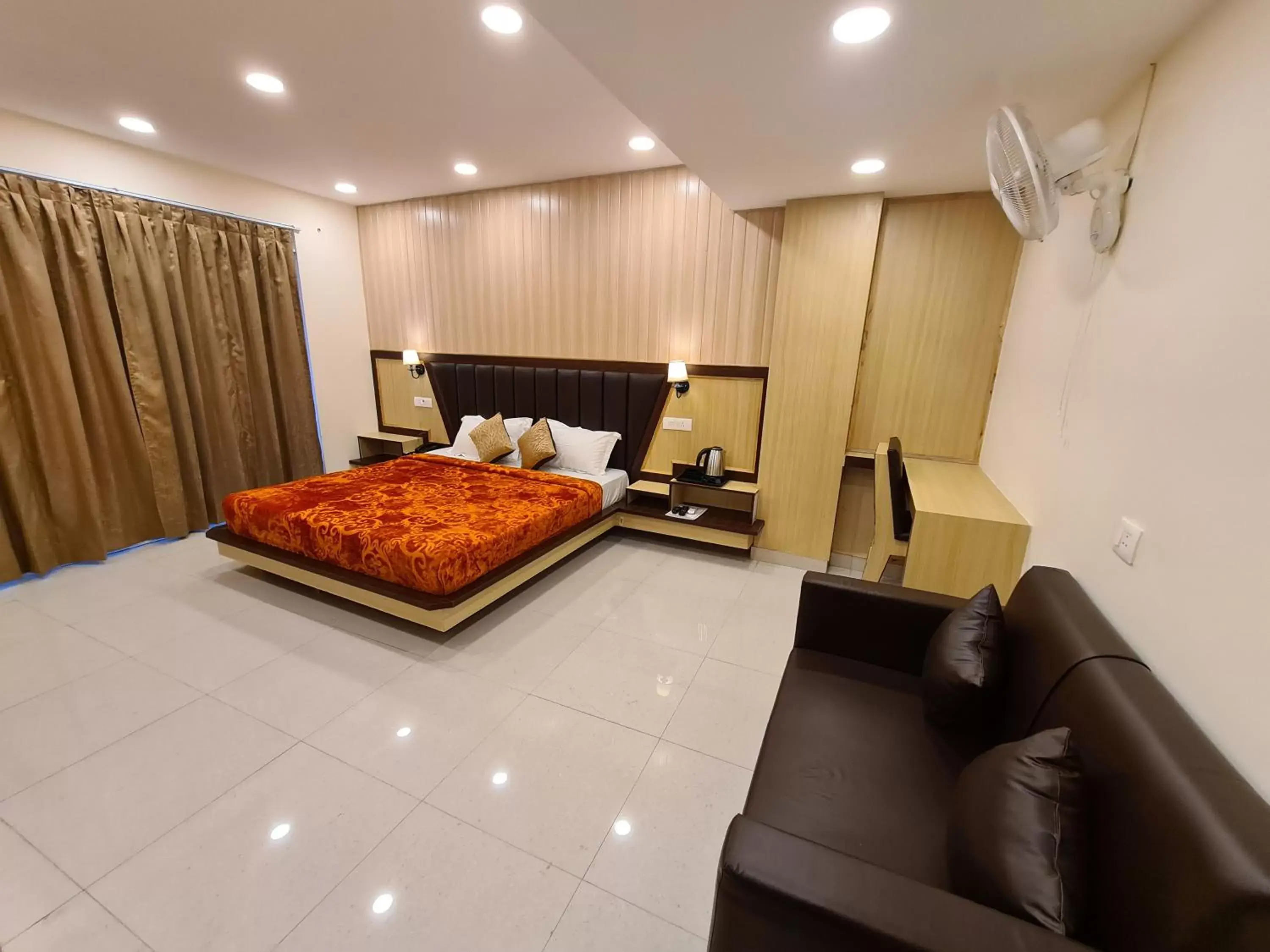 Super Deluxe Double Room in Hotel Rajpur Heights Super Deluxe Double Room in Hotel Rajpur Heights