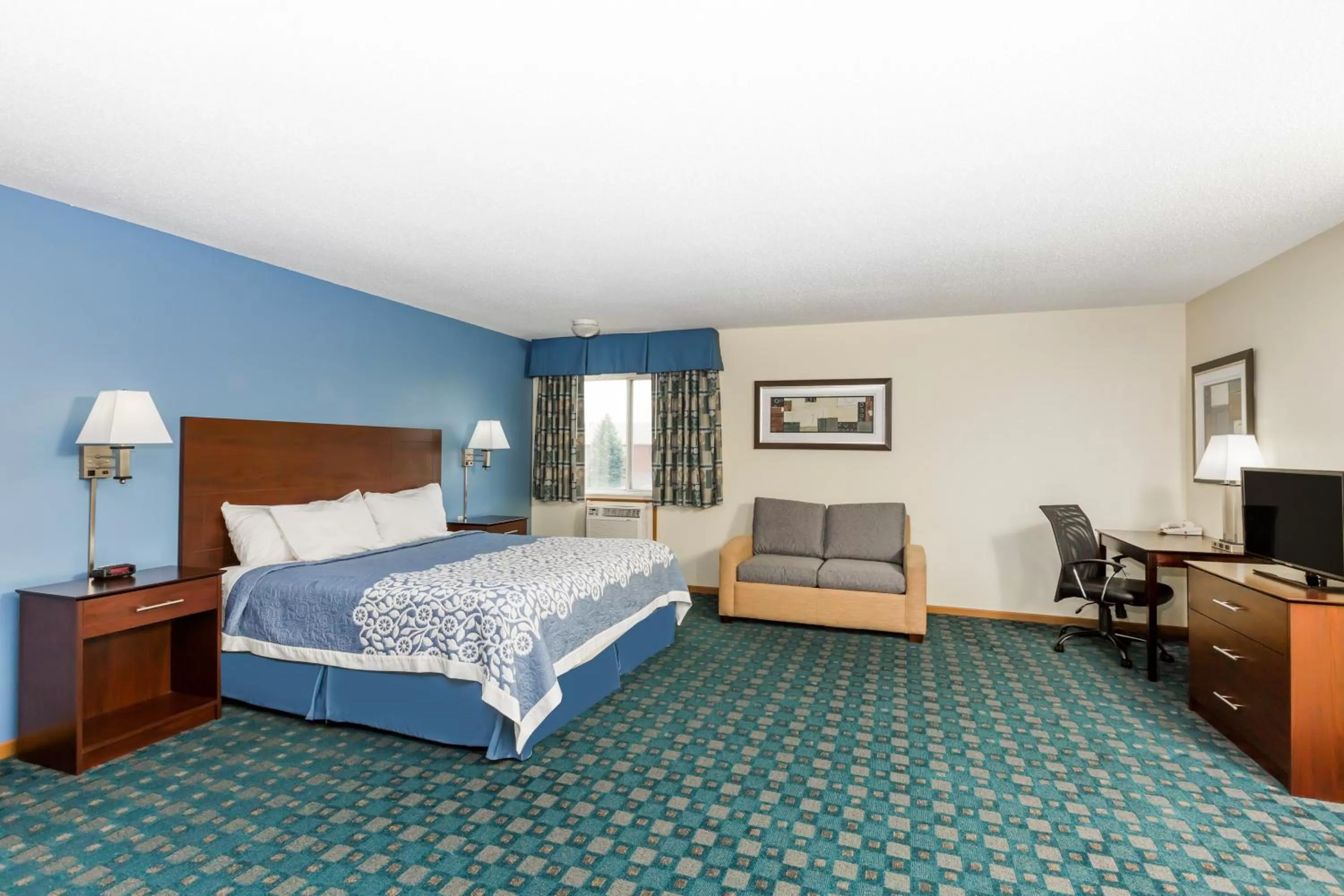 Photo of the whole room, Bed in Days Inn by Wyndham Sioux City