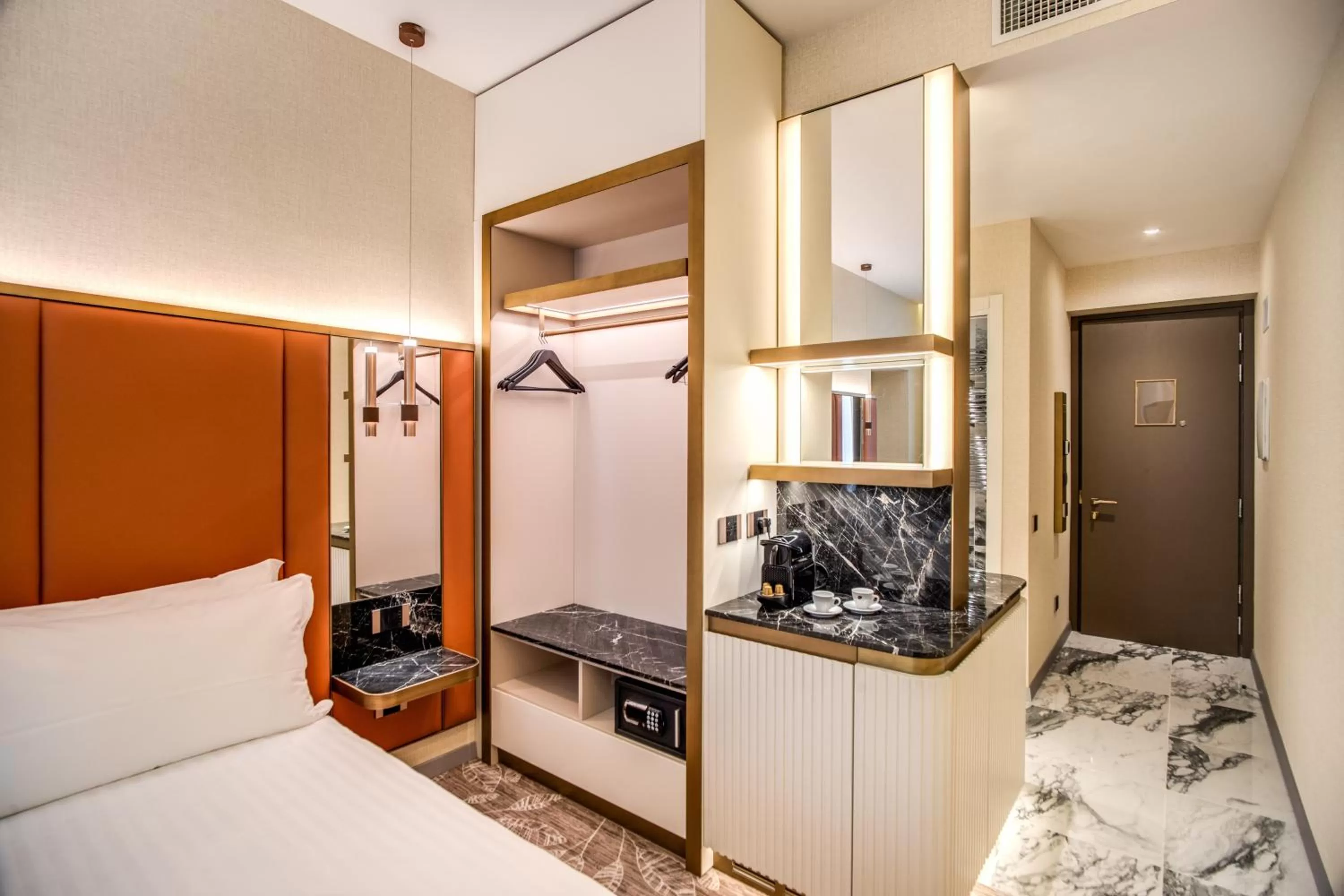 Coffee/tea facilities, Bed in CC Palace Hotel