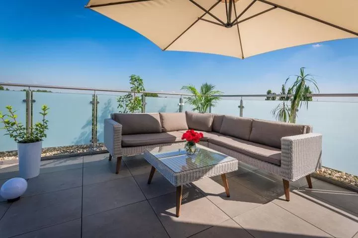 Balcony/Terrace in Hotel Lantier & Swimming Pool Zone