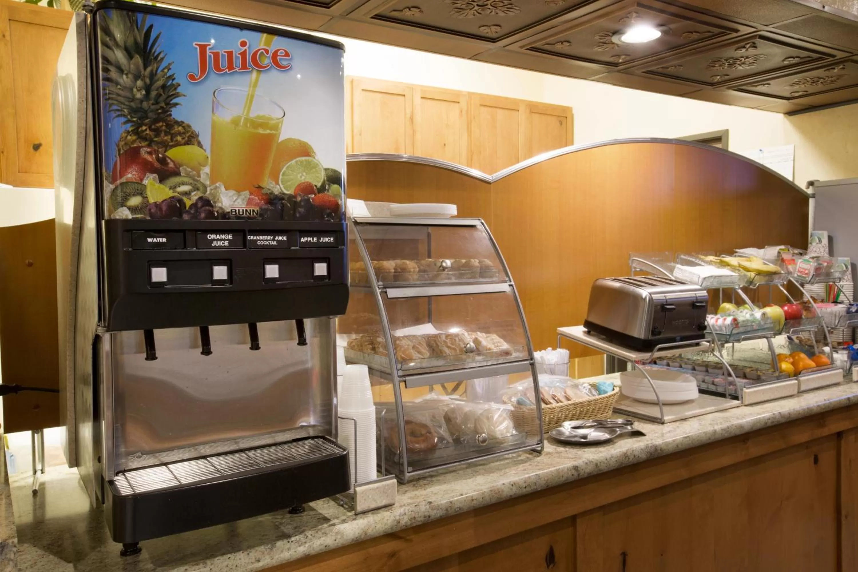 Buffet breakfast in Miles City Hotel & Suites