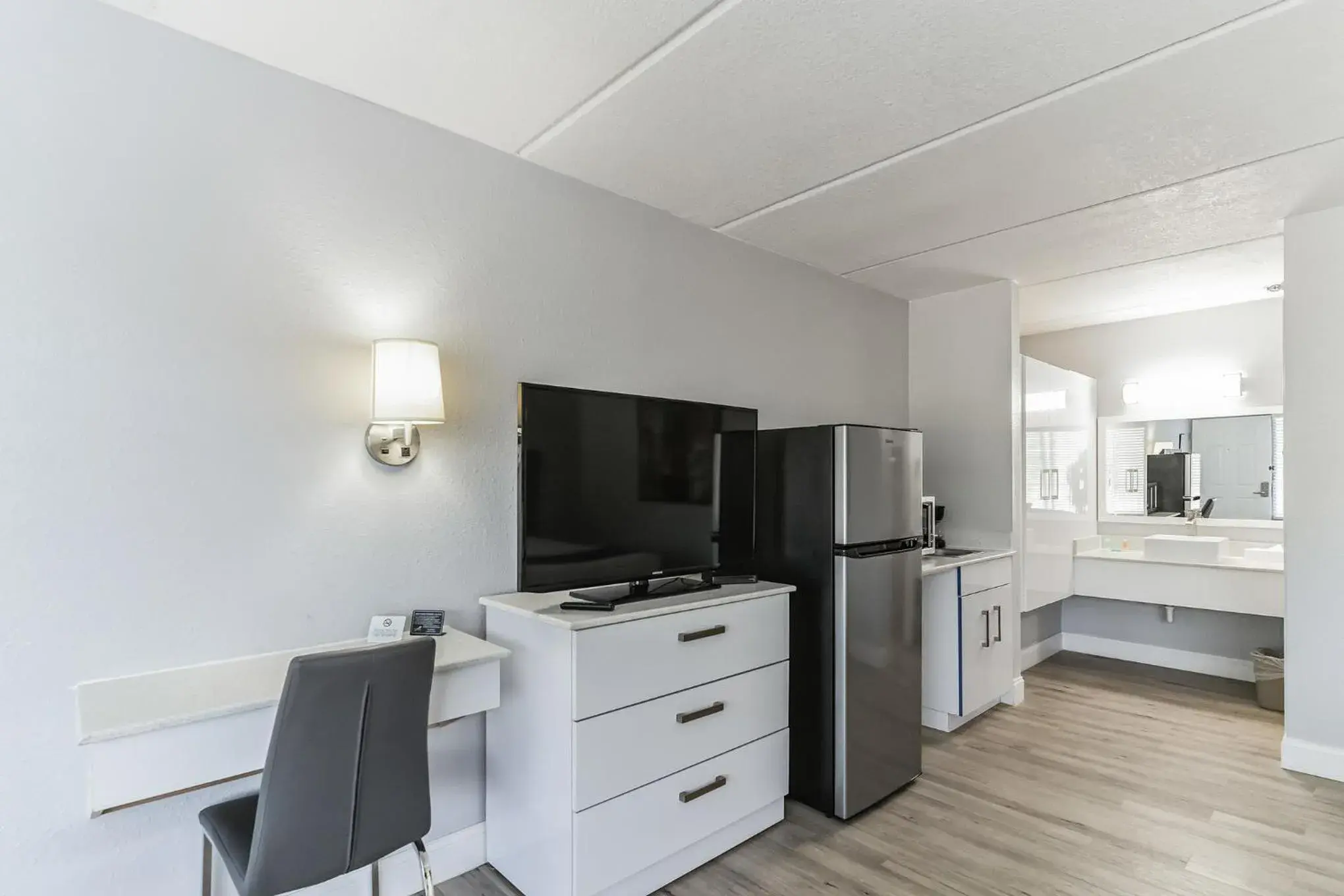 Deluxe Business Queen Room with Two Queen Beds - Non-Smoking in Vivo Living Kissimmee West Deluxe Business Queen Room with Two Queen Beds - Non-Smoking in Vivo Living Kissimmee West