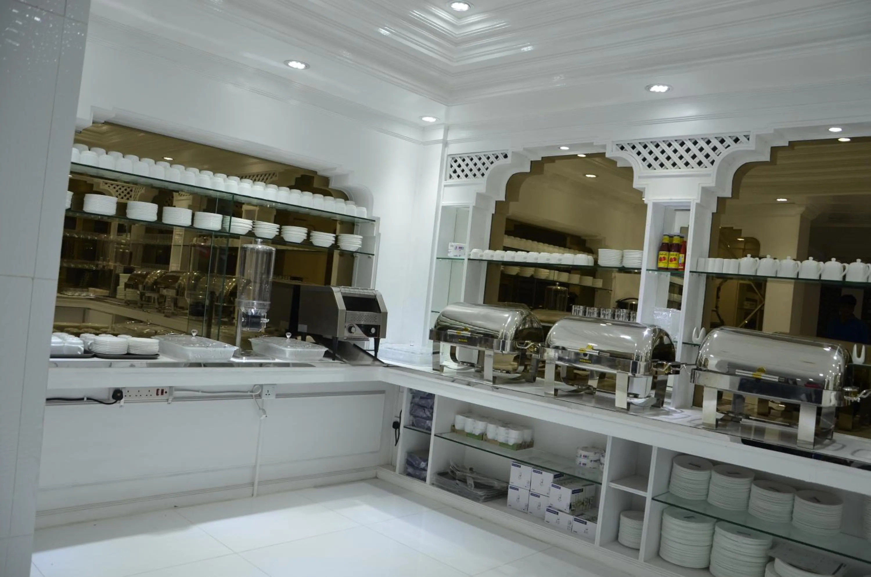 Restaurant/places to eat in White Fort Hotel