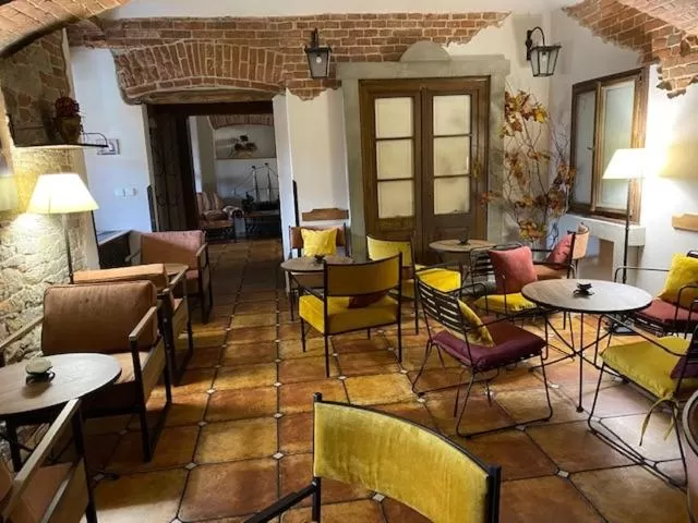 Restaurant/Places to Eat in Hotel and restaurant Via Ironia