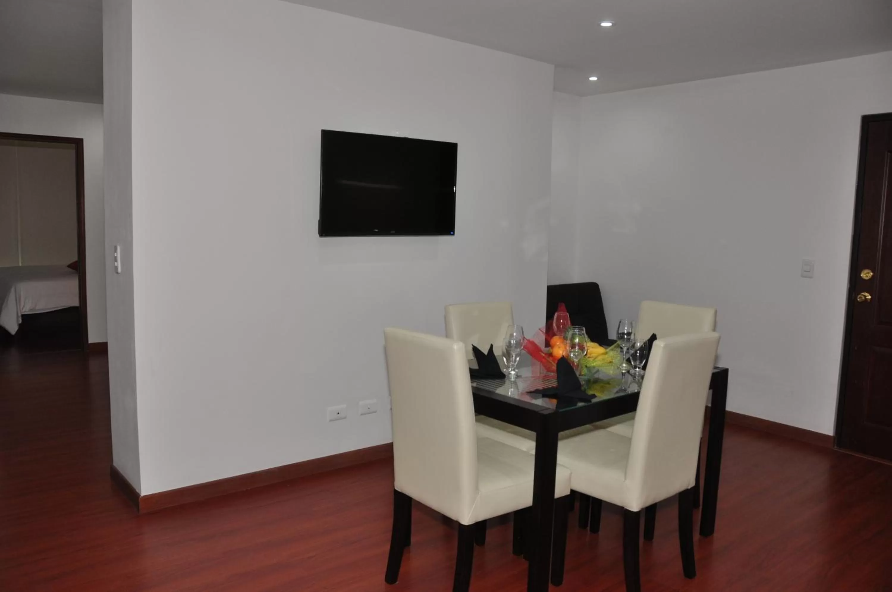 Photo of the whole room, TV/Entertainment Center in Apartasuites Plaza Modelia
