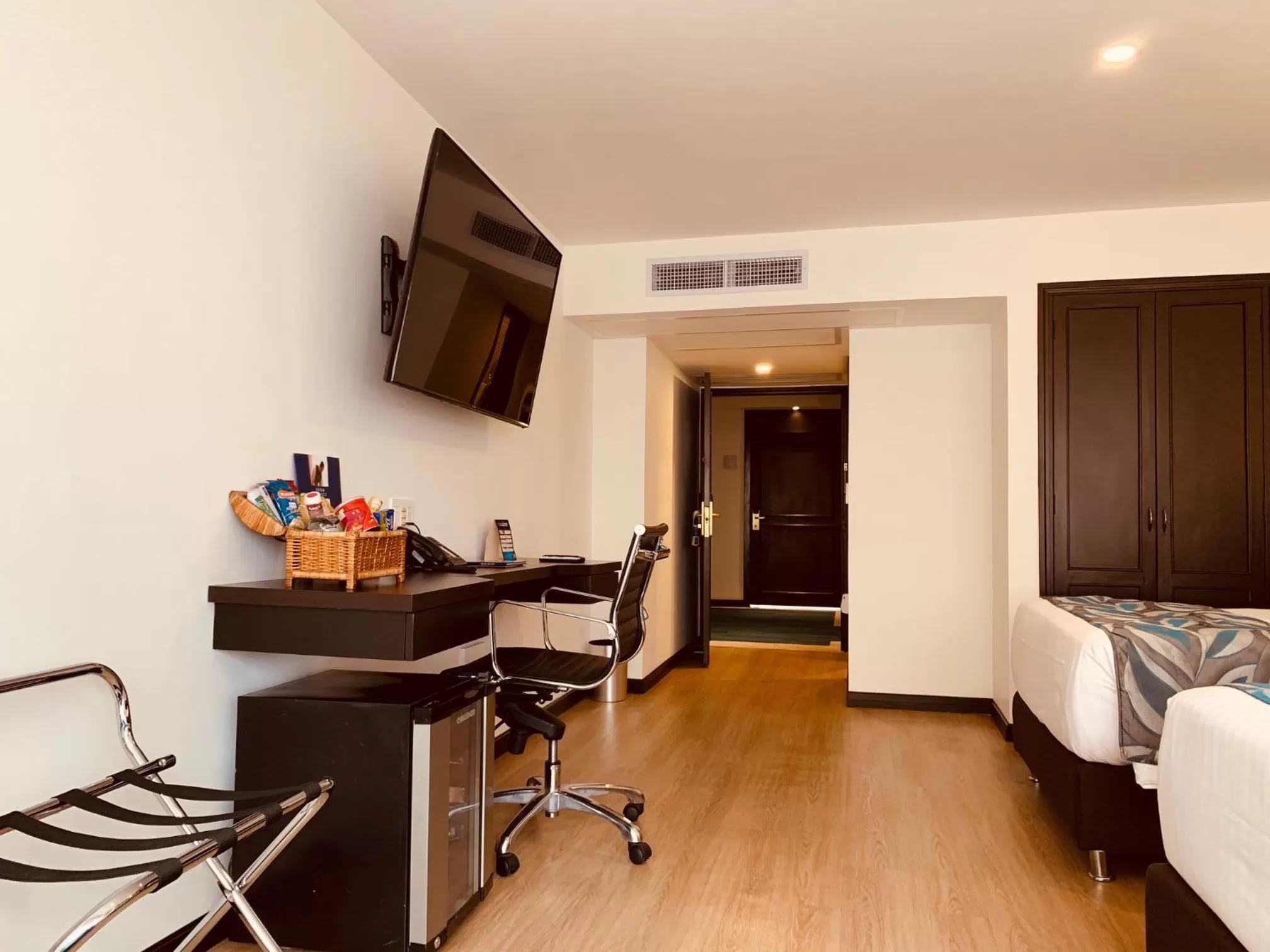 Bedroom, Bed in Hotel Dann Cali