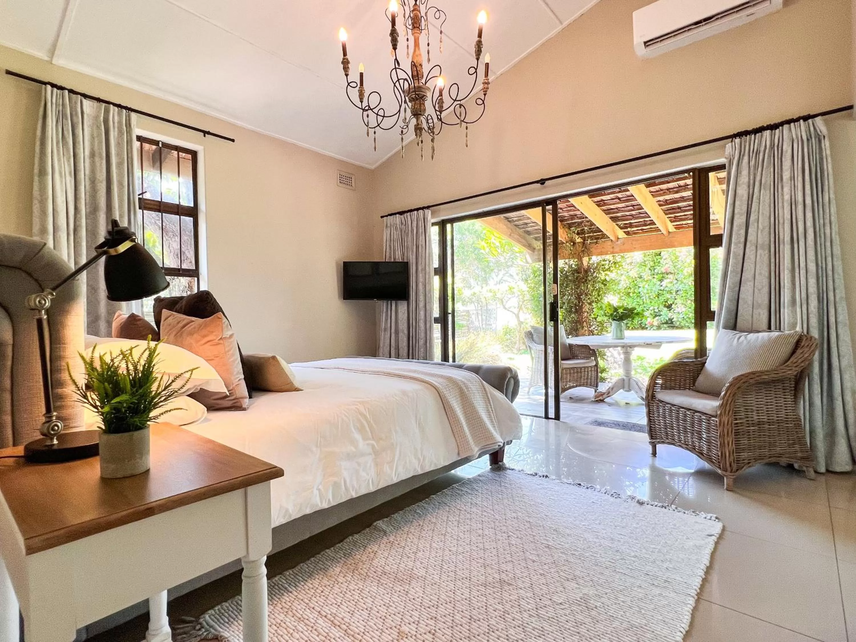 Bedroom, Bed in Petite Provence B&B