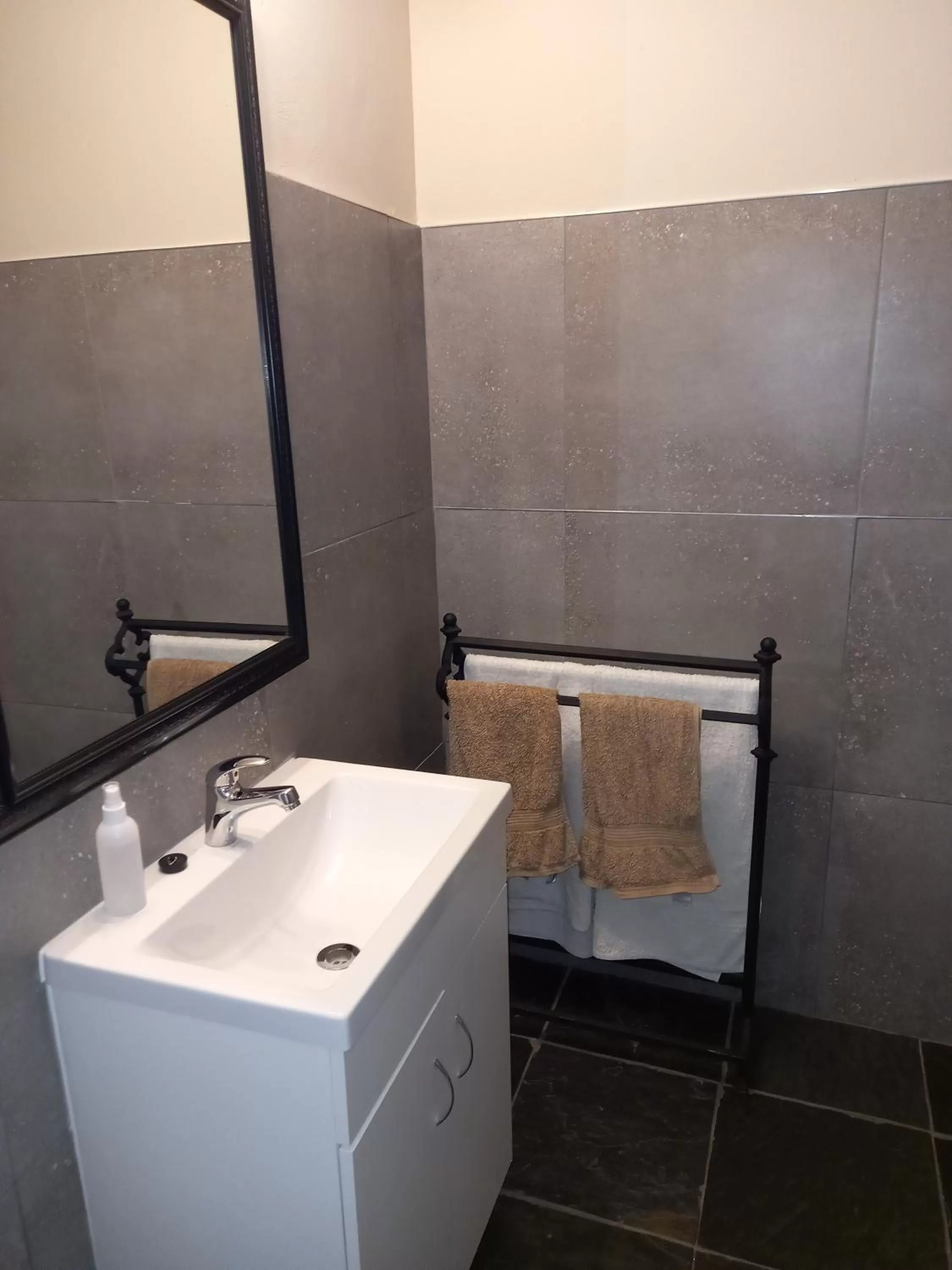 Bathroom in Troas Boutique hotel