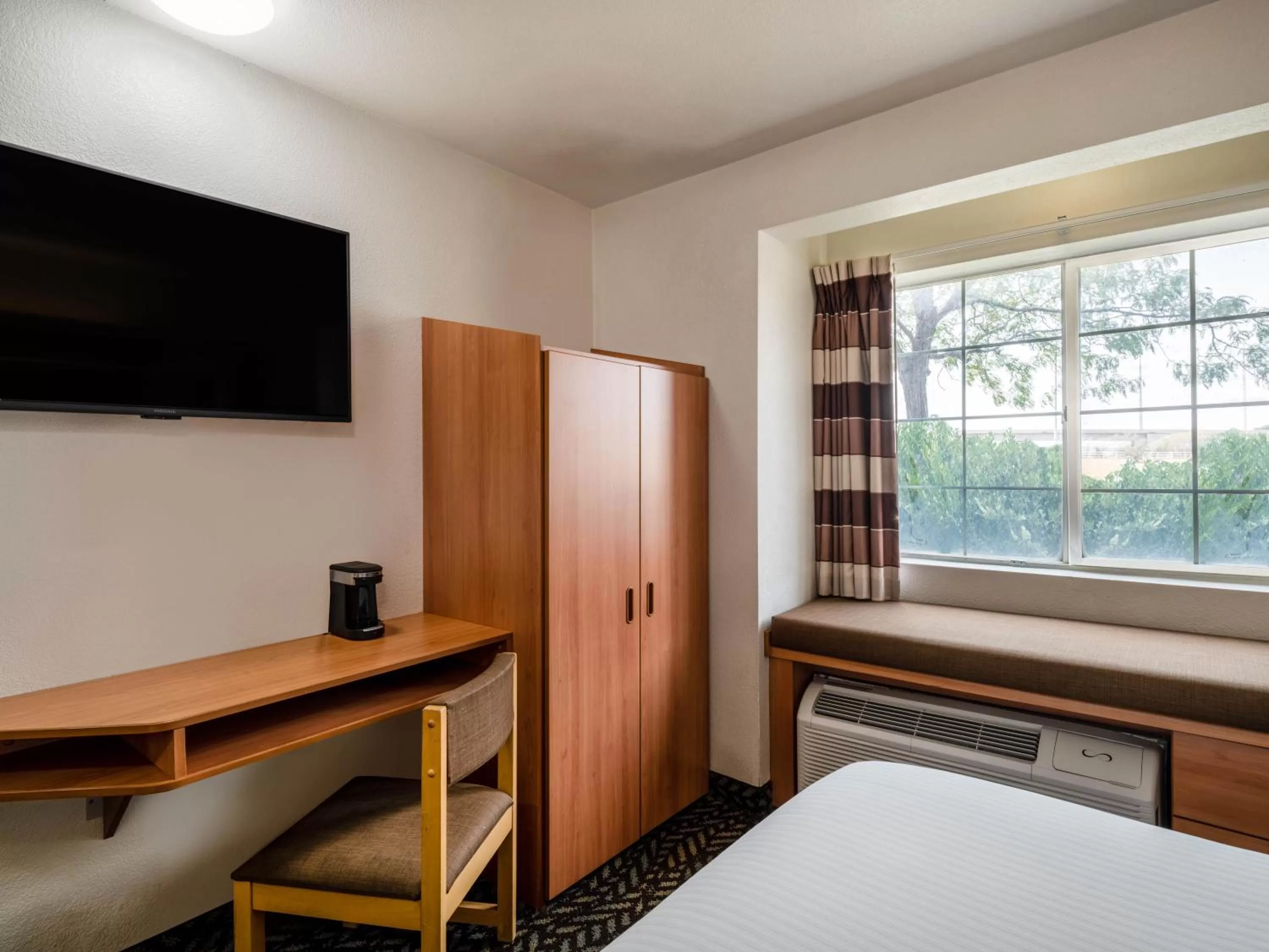 TV and multimedia, Bed in Microtel Inn & Suites by Wyndham Salt Lake City Airport