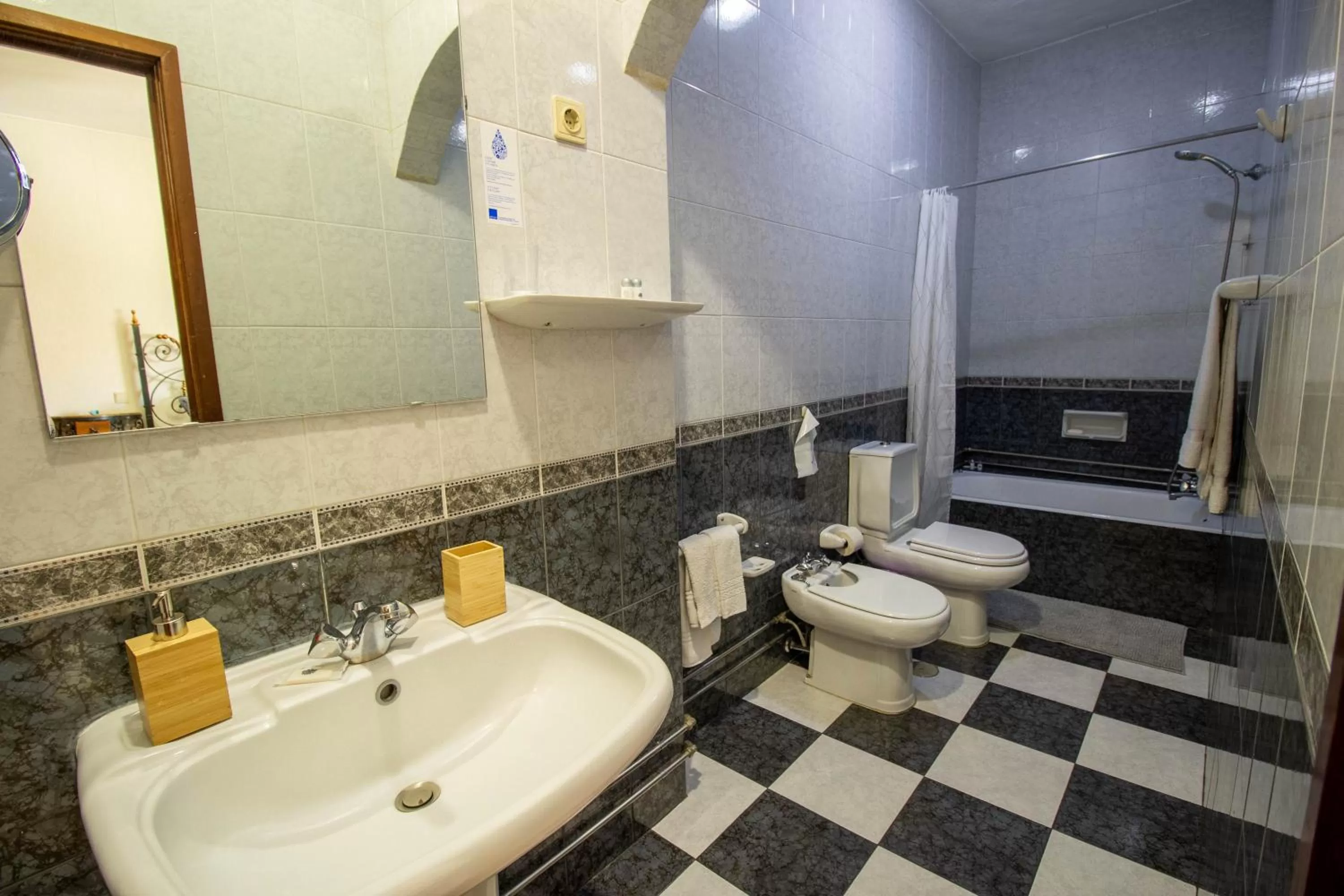 Shower, Bathroom in Porto Je T'aime - Solar São João