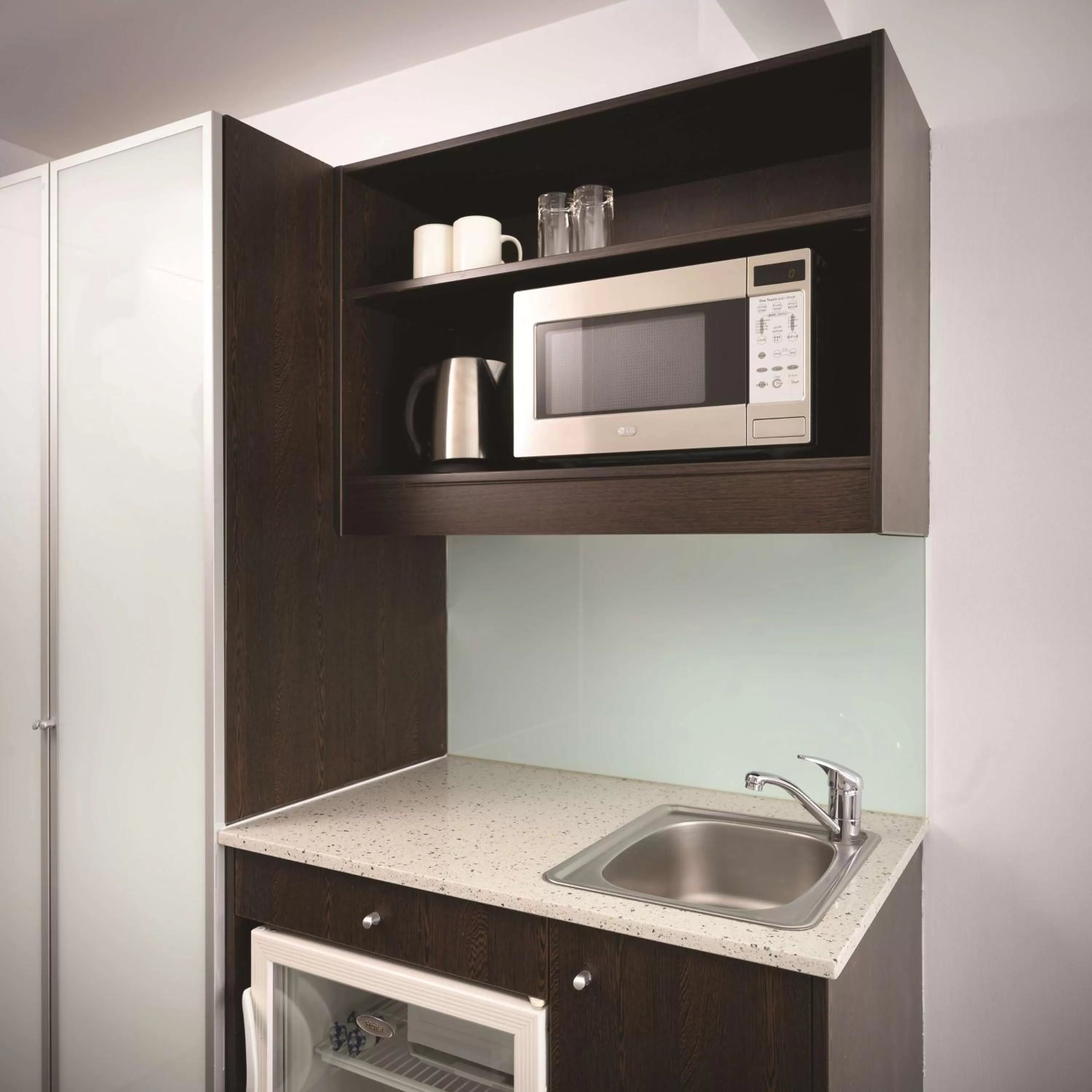 Kitchen or kitchenette in Travelodge Hotel Hobart