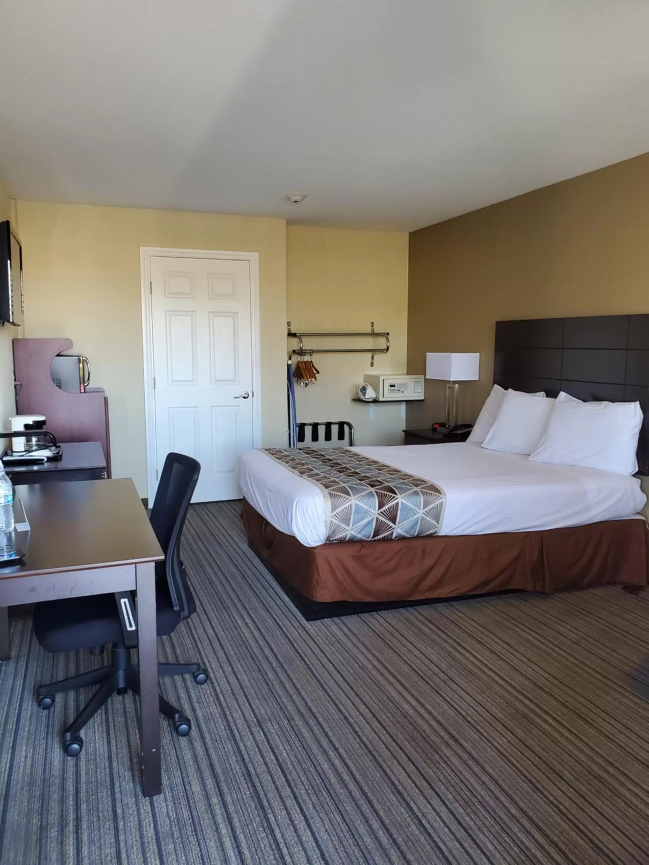 Photo of the whole room, Bed in Good Living Inn