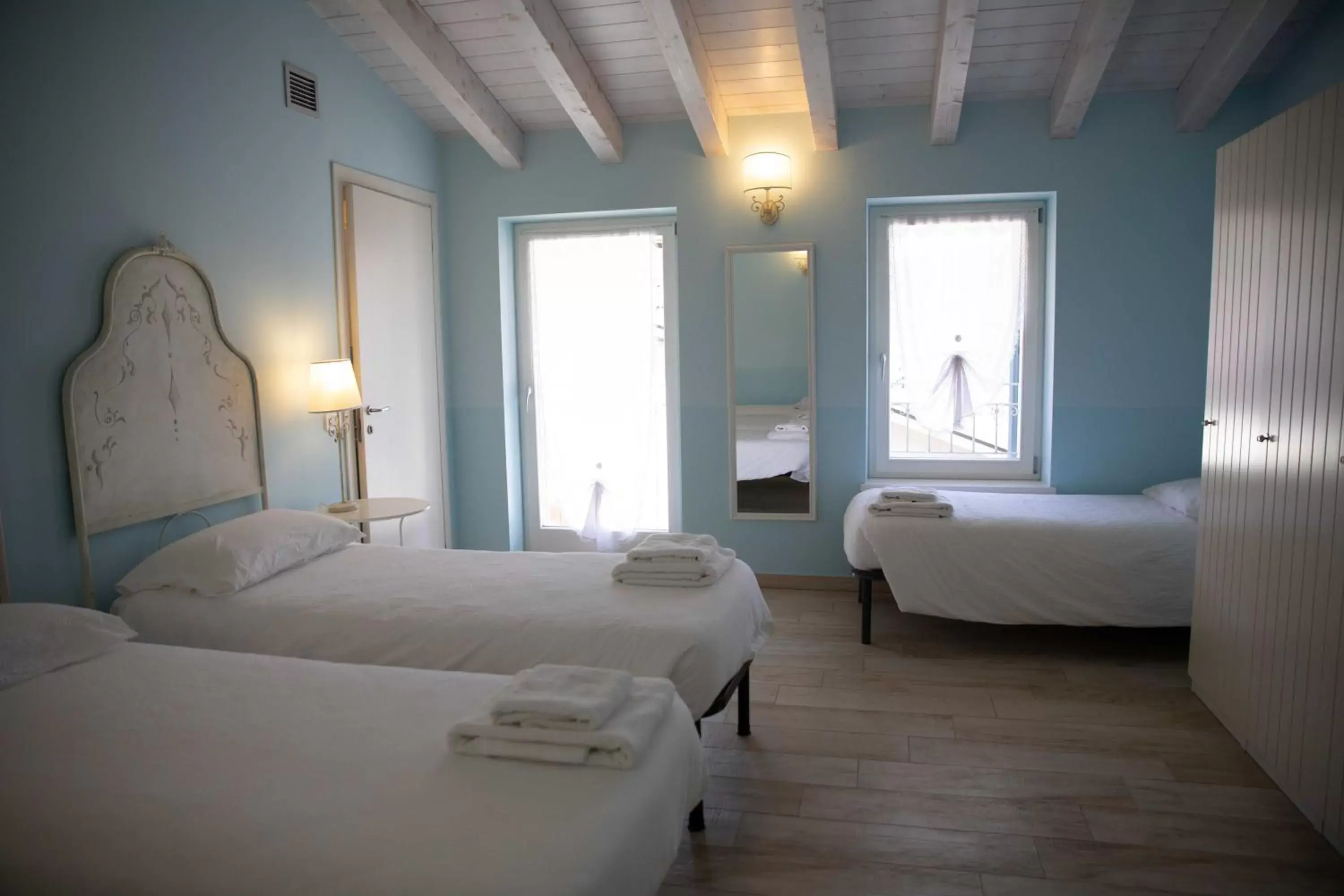 Superior Quadruple Room in Borgo alla Sorgente Superior Quadruple Room in Borgo alla Sorgente