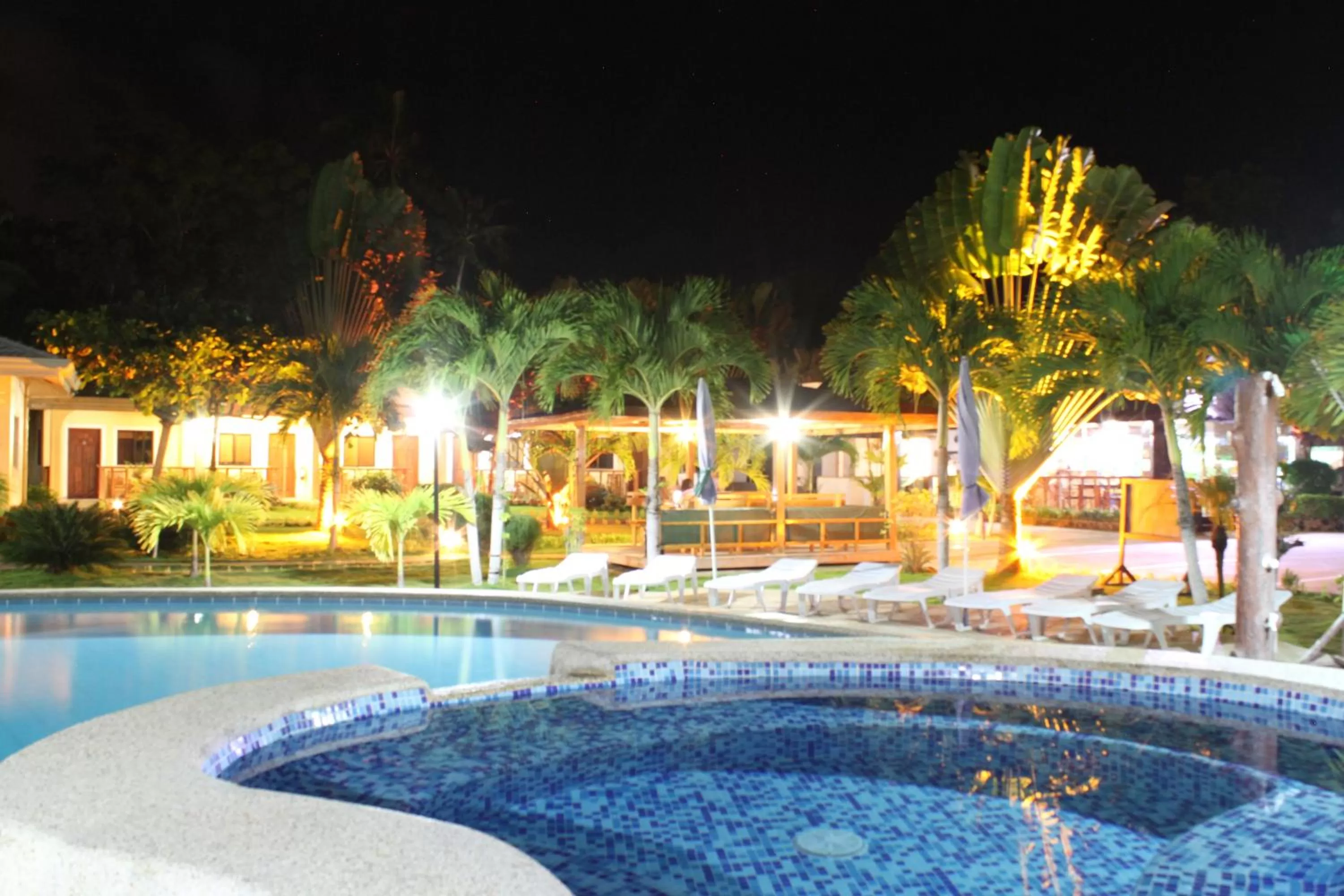 Swimming pool in Bohol Sunside Resort
