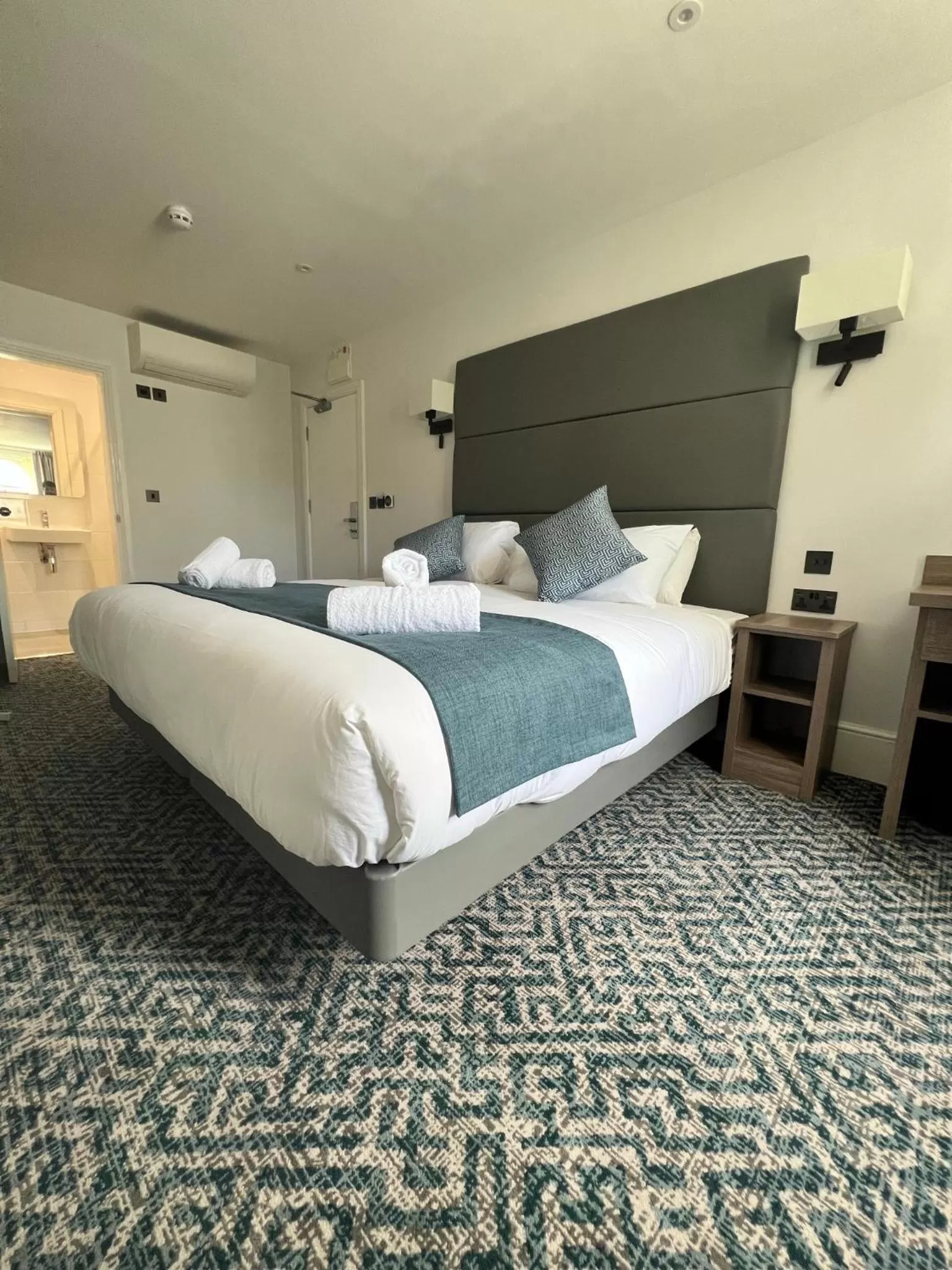 Bed in The J Hyde Park - A Park Avenue Hotel