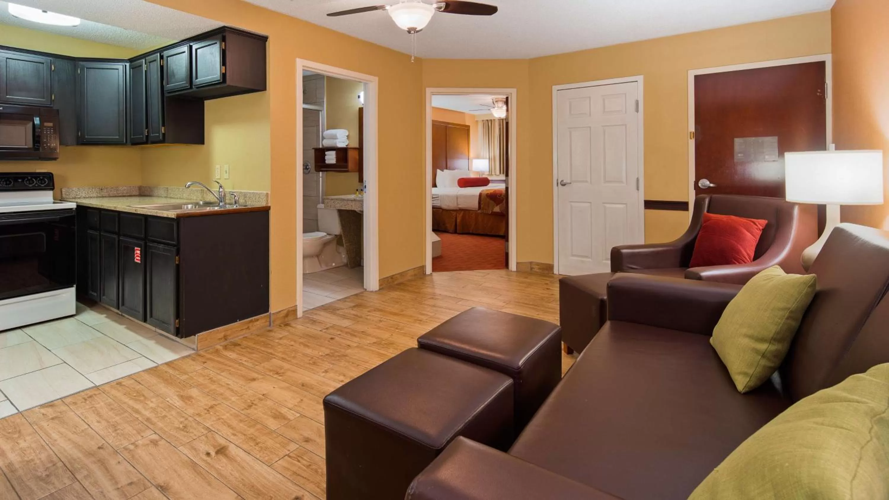 One-Bedroom King Suite in Best Western Plus Georgetown Corporate Center Hotel