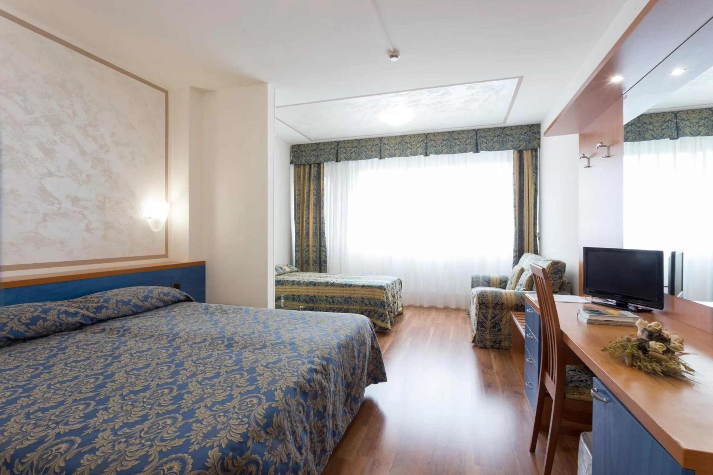 TV and multimedia, Bed in Hotel Airmotel