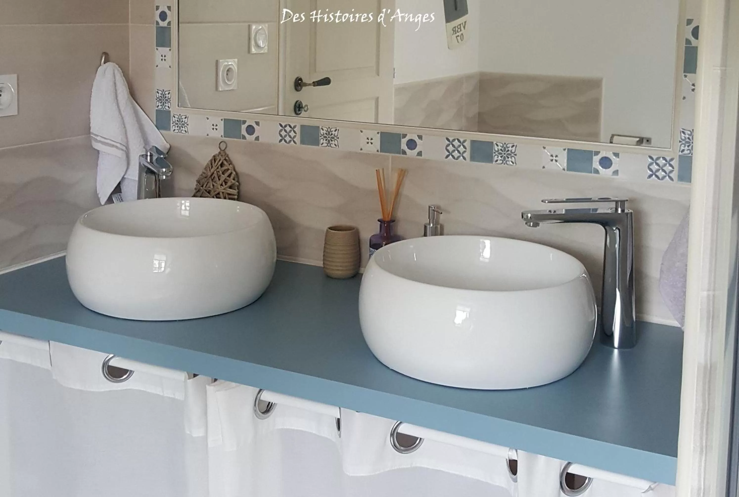 Bathroom in B&B Des Histoires d'Anges - Côté Jardin - Accueil Vélo