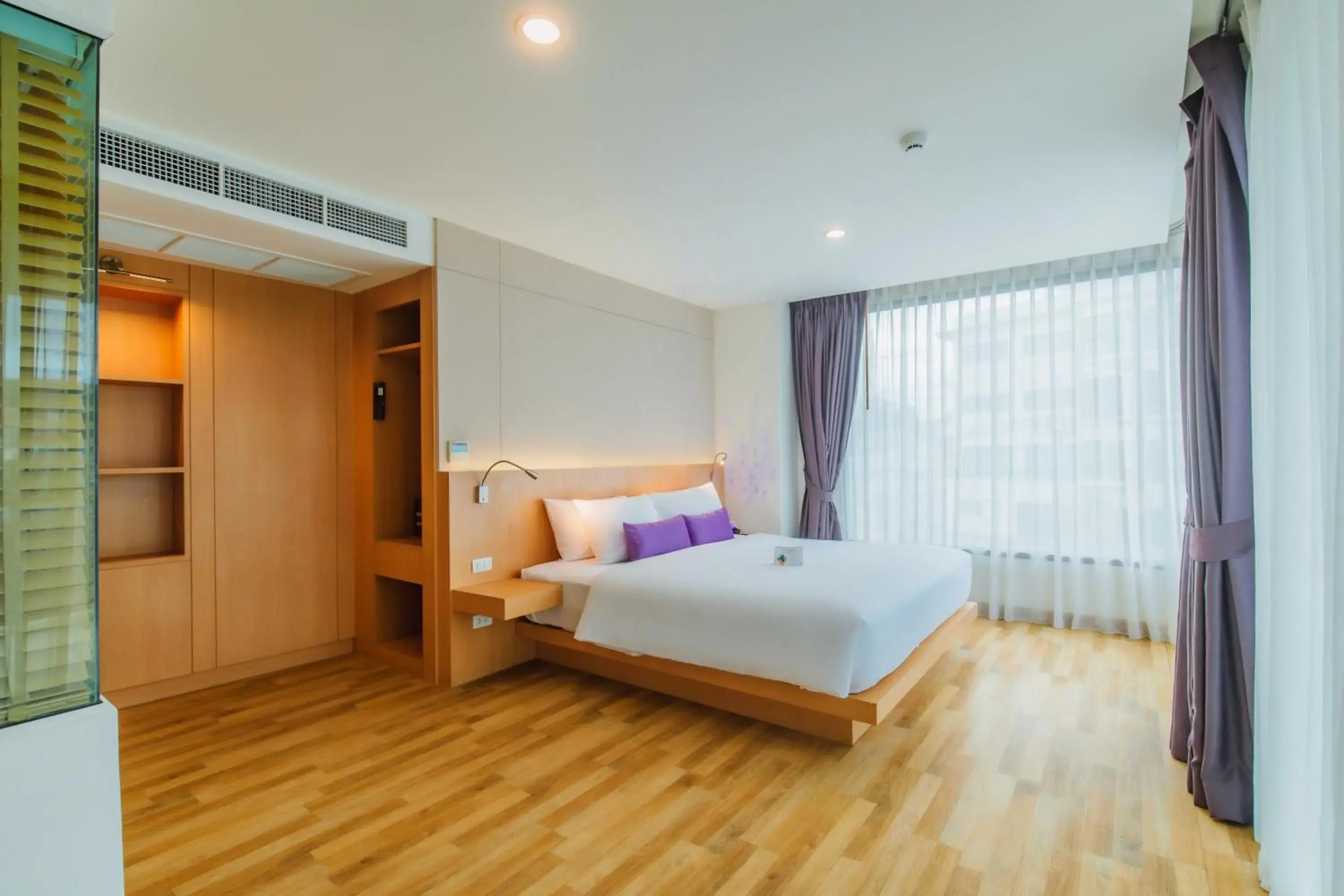 Executive Suite - Mountain View in The Lunar Patong Executive Suite - Mountain View in The Lunar Patong