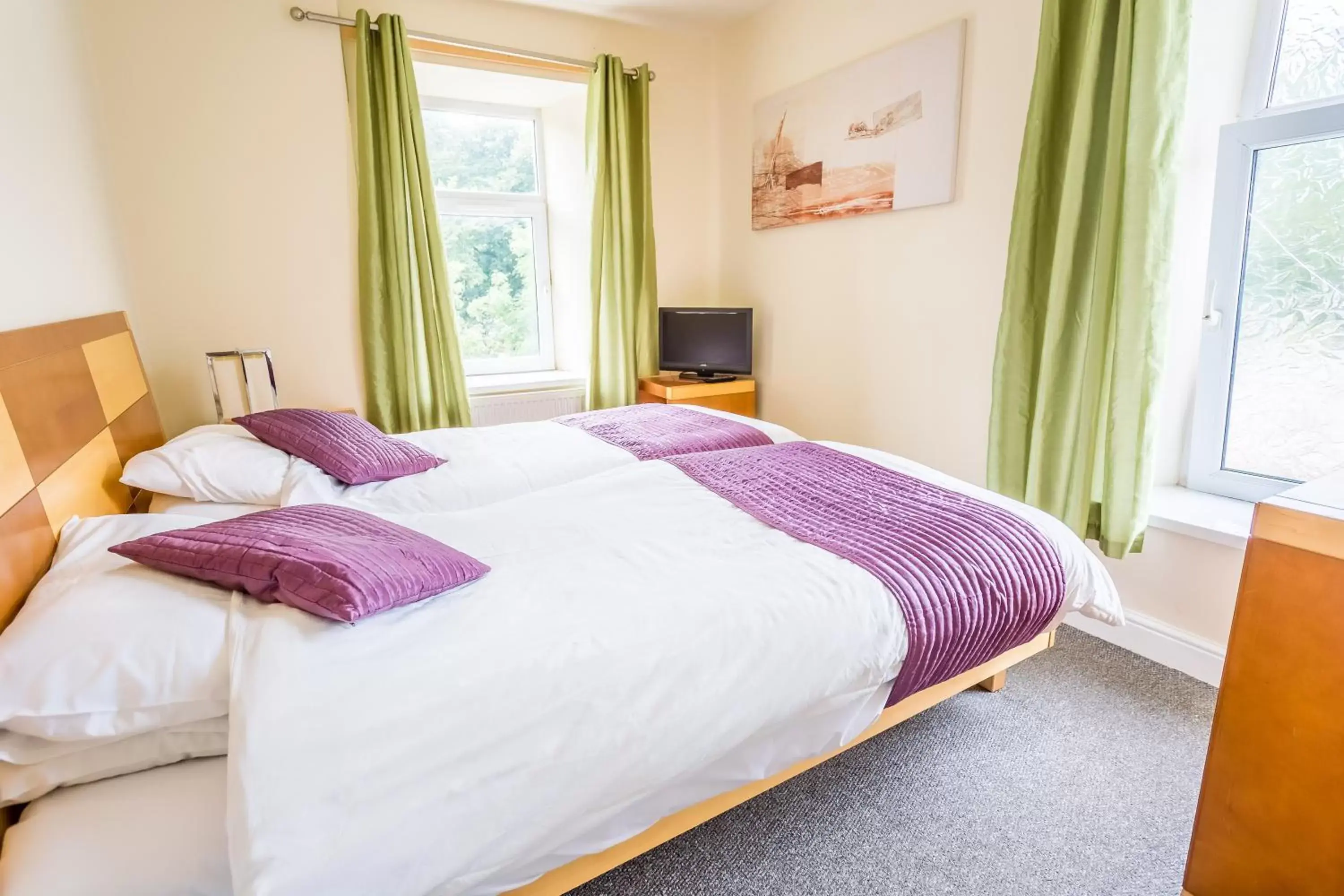 Family Room with Private Bathroom in Dunraven Hotel Family Room with Private Bathroom in Dunraven Hotel