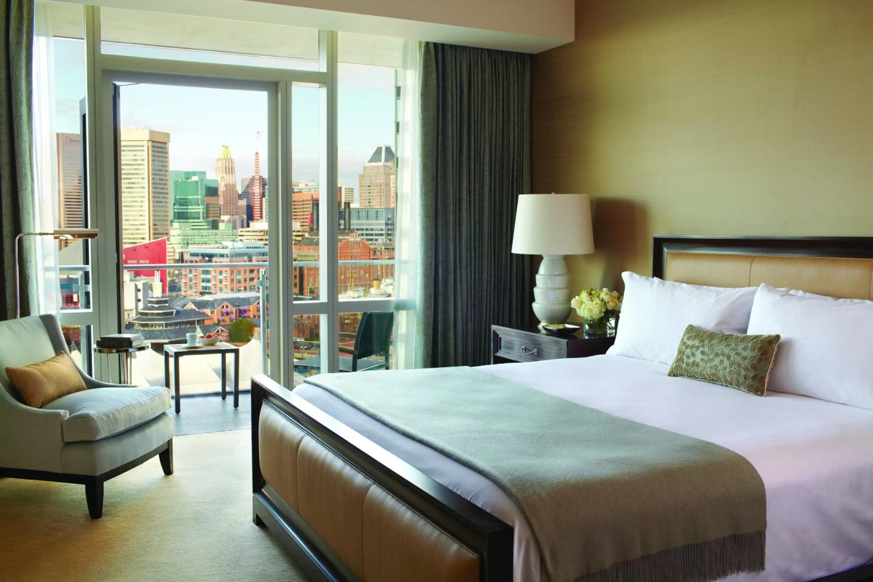 Bedroom, Bed in Four Seasons Baltimore