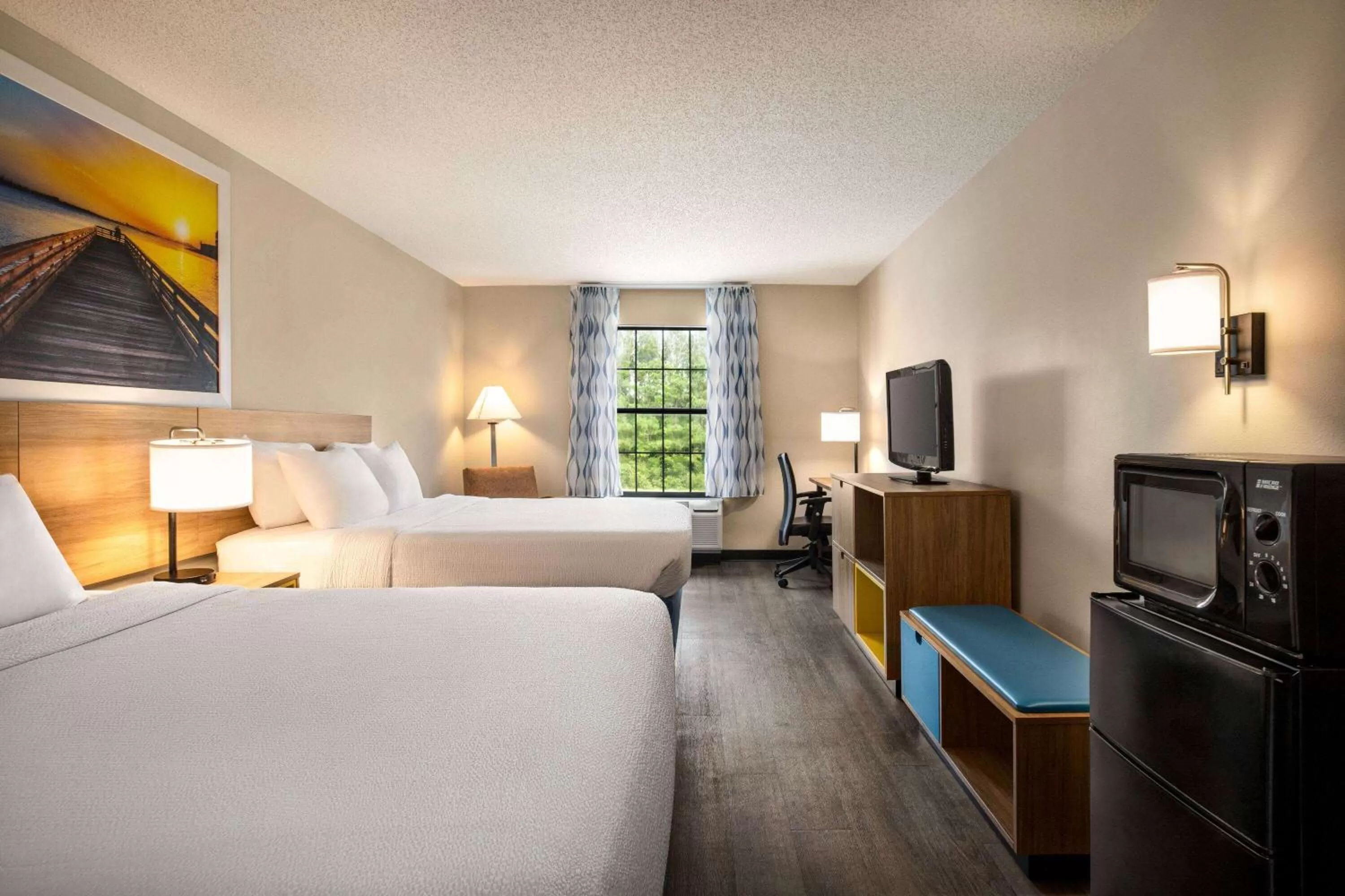 Photo of the whole room, Bed in Days Inn by Wyndham Shallotte