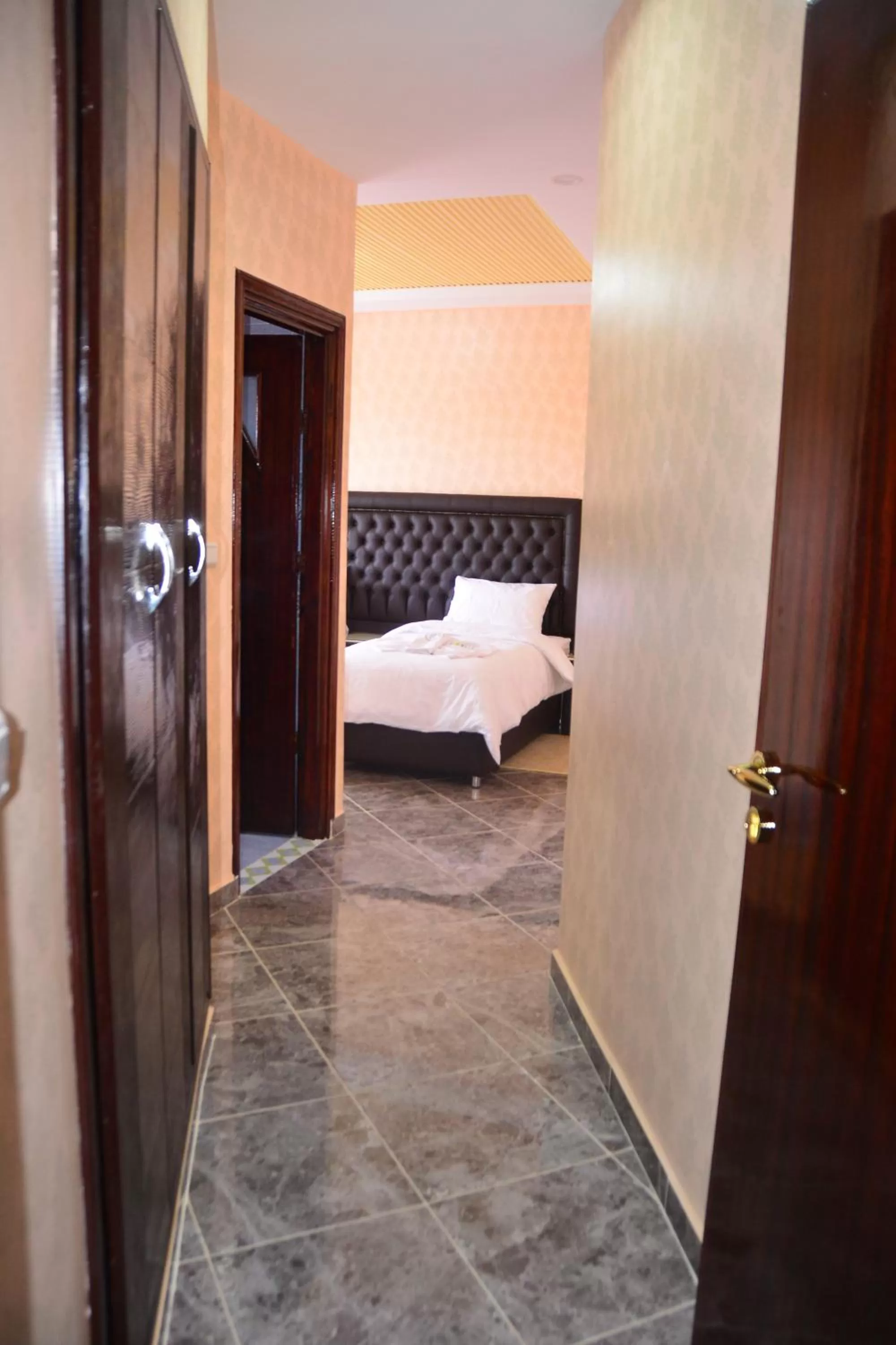 Bed in Hôtel Hadaik Ain Asserdoune